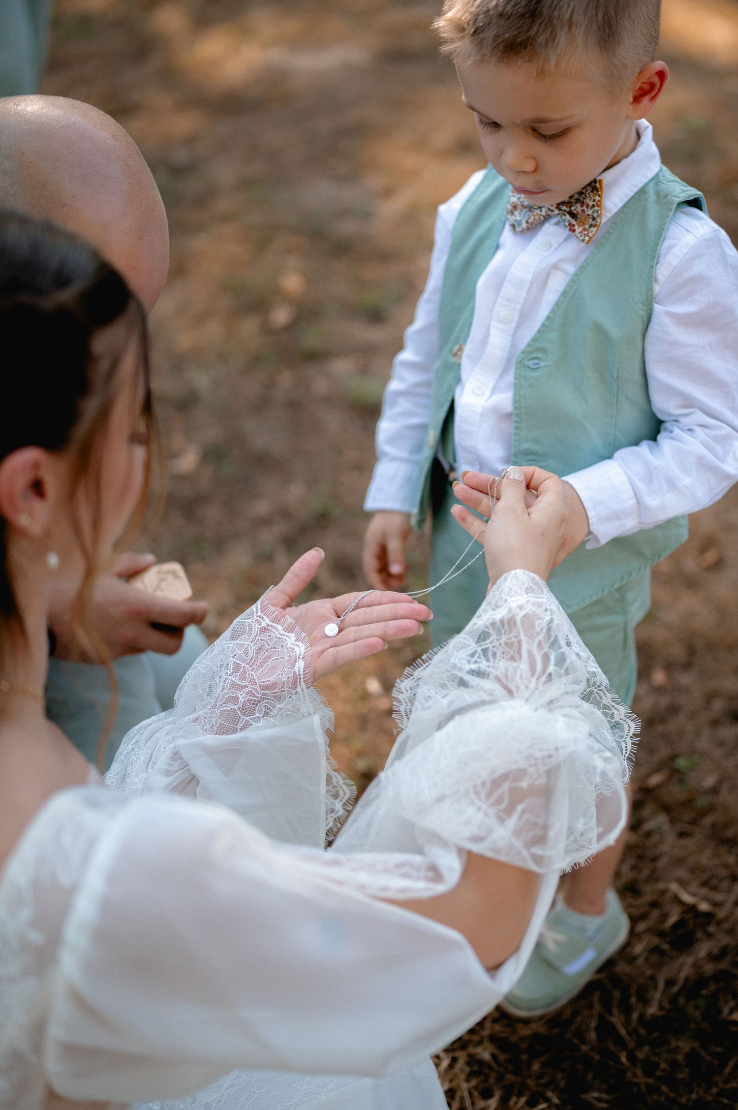 Cérémonie de mariage au bord du lac du Domaine de Manon à Fréjairolles