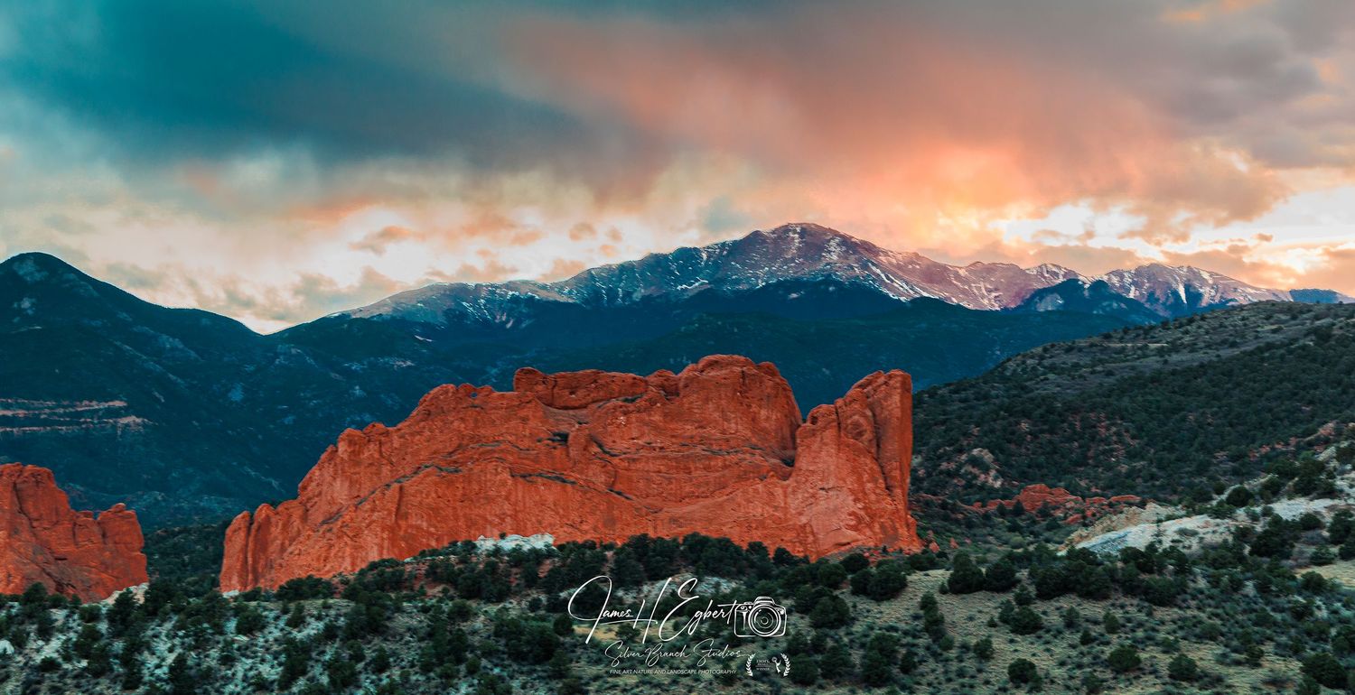 Gaarden of the Gods and Pikes Peak Colorado
“Colorado landscape fine art photography displayed in a luxury residential living room” Colorado