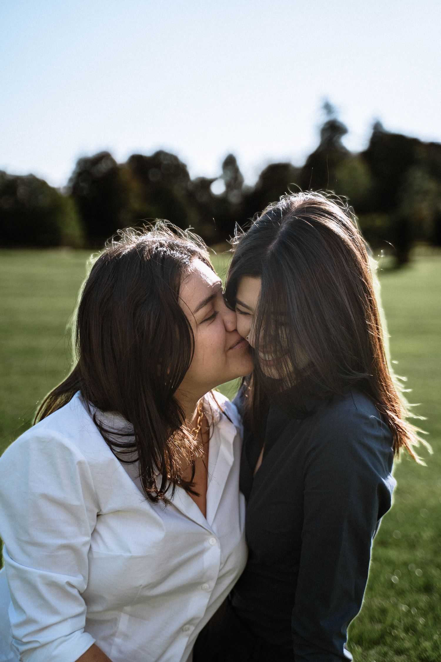Queer couple in Cardiff kissing in dyffryn garden on sunny day