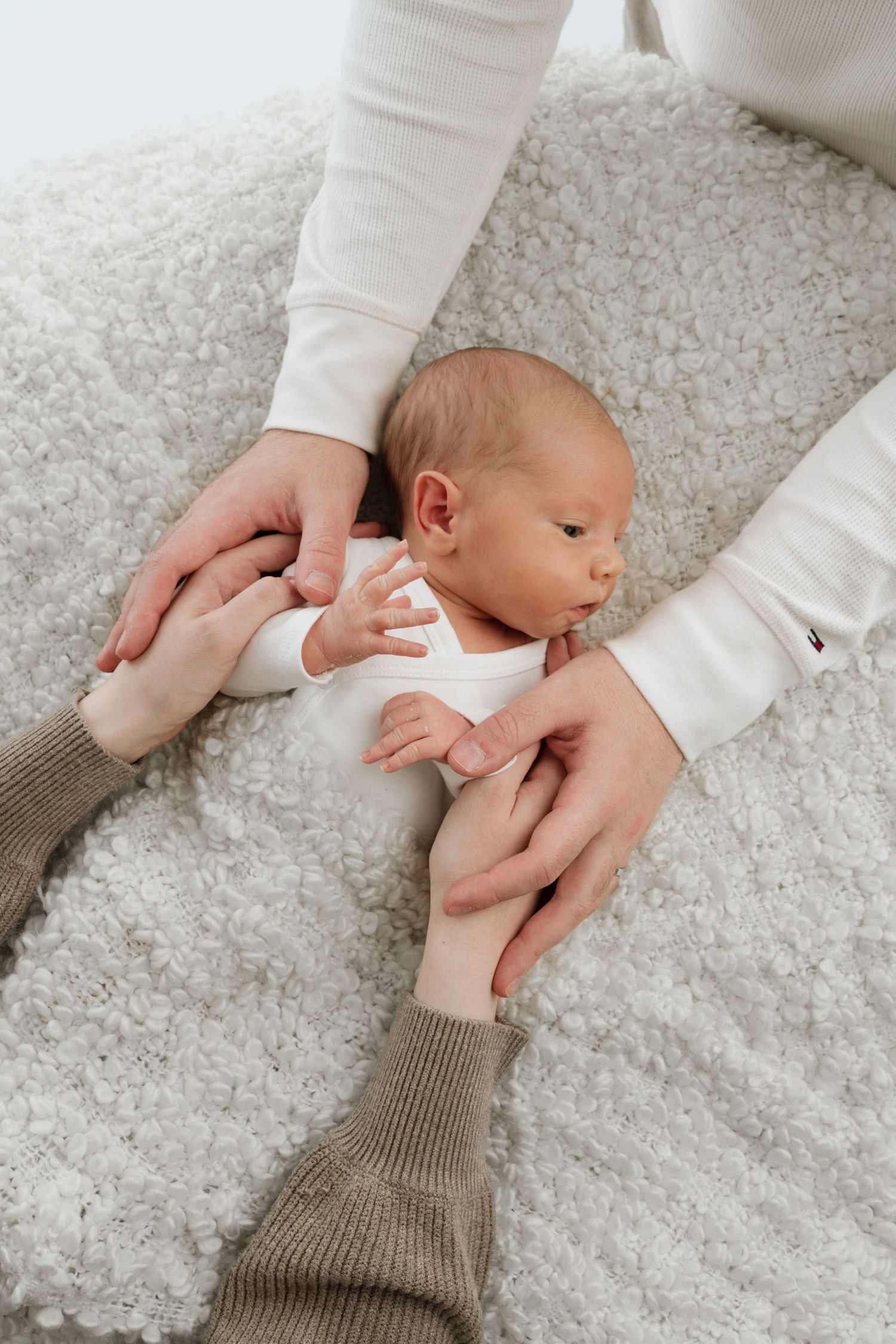 Newborn-kuvaus studiossa Oulussa – herkkä ja turvallinen tunnelma