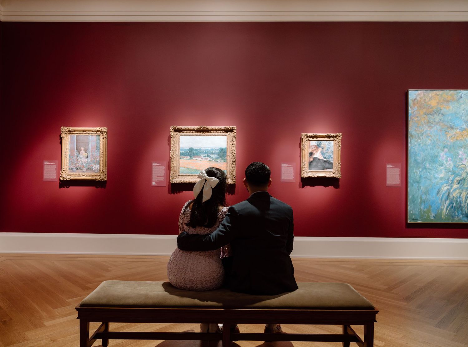 A couple sitting looking at art at the Virginia Museum of Fine Arts in Richmond Virginia for their engagement session.