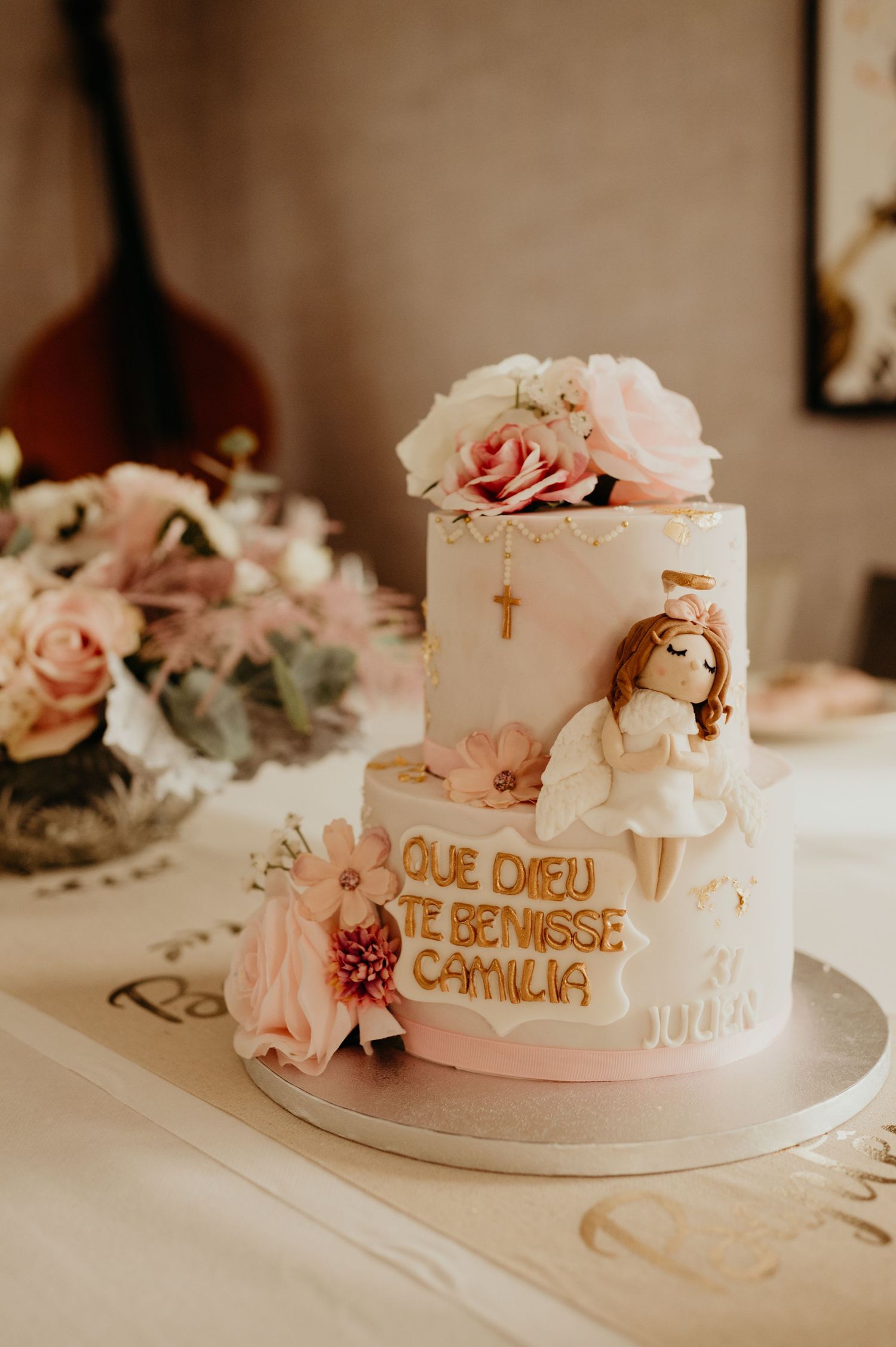 Gâteau dans les tons rose et blanc, pour un baptême à Albi