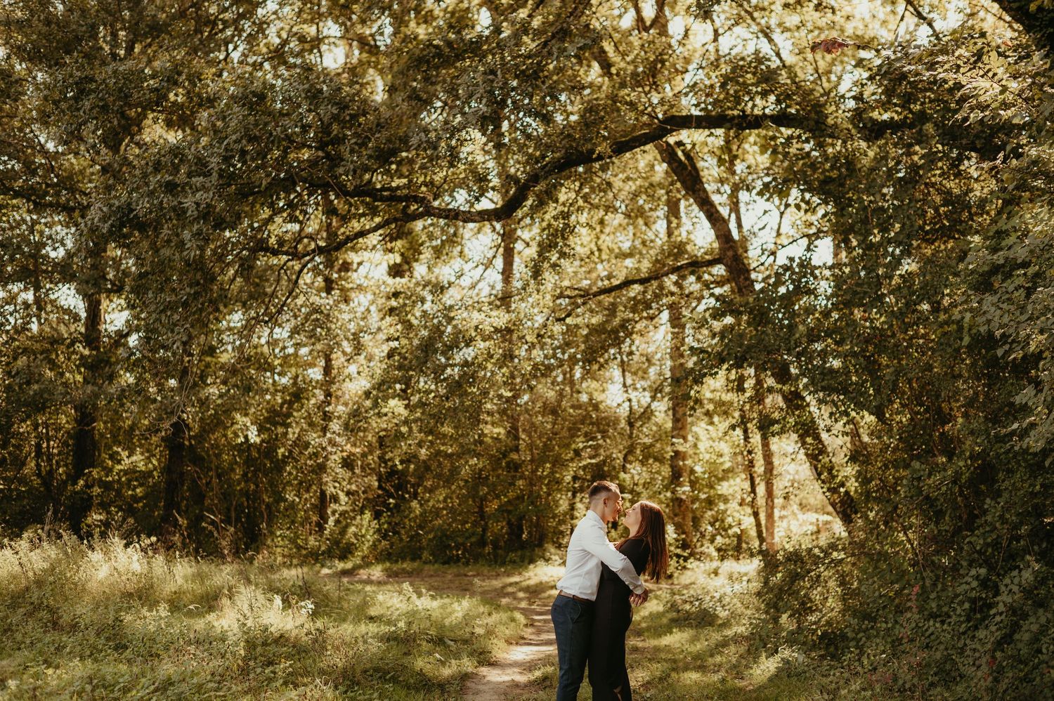 Séance couple amoureux en forêt à Rabastens