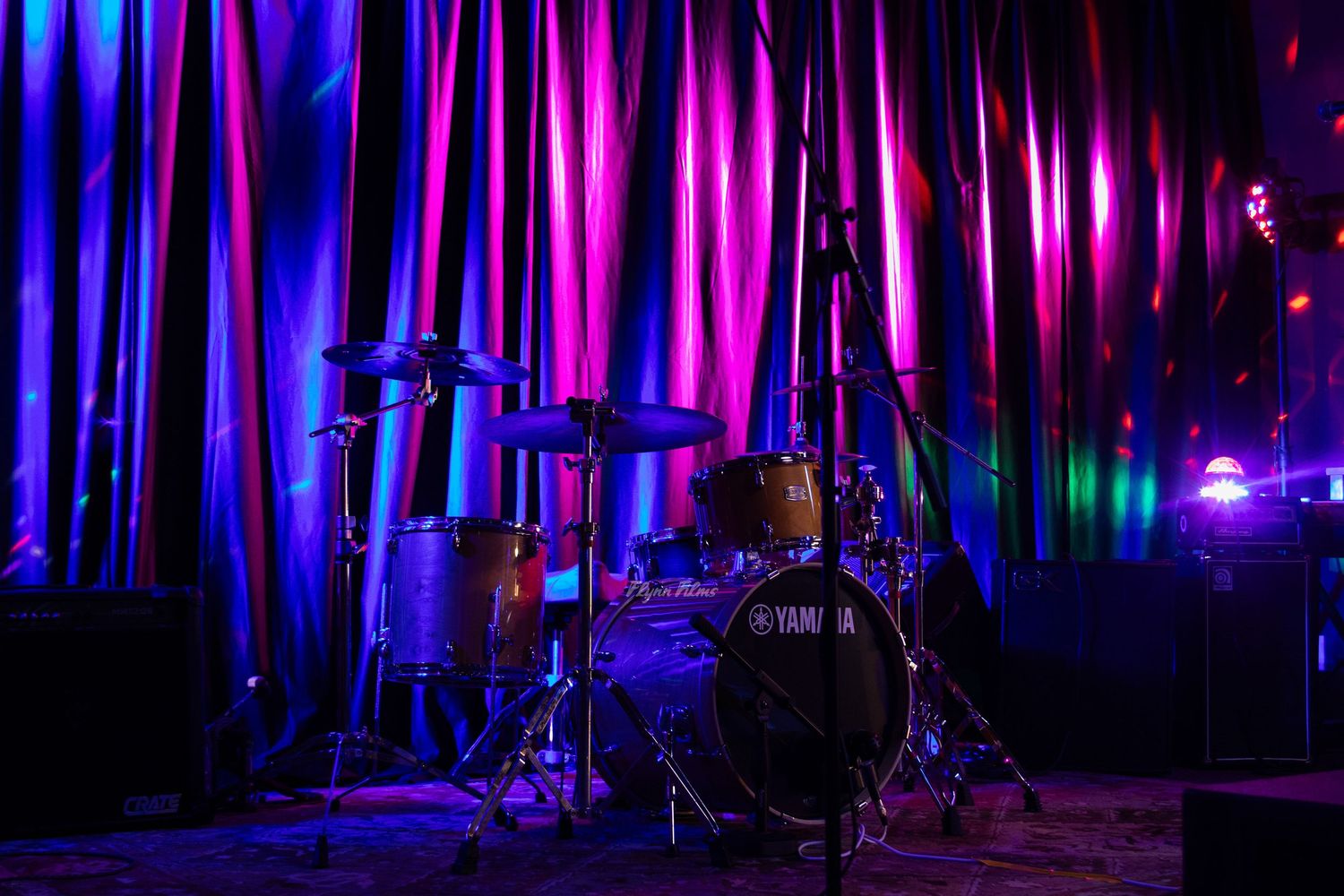 Envy's Friendsgiving concert