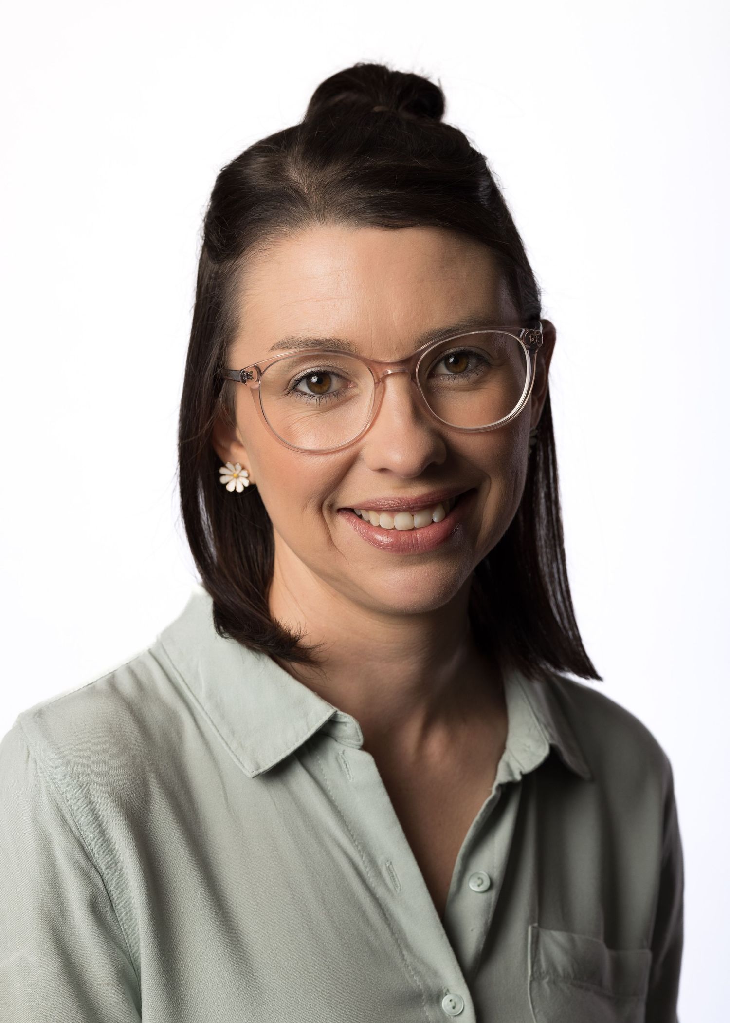 headshot of Kate Beattie author