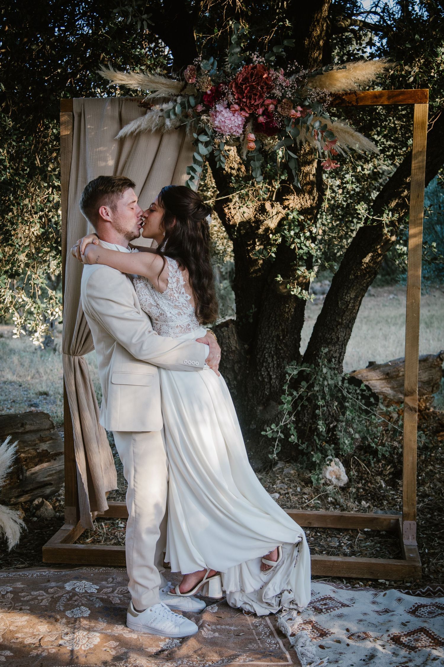 le mariage moody en provence au Domaine de Nestuby photographié par Niki Studio photographe de mariage en Provence