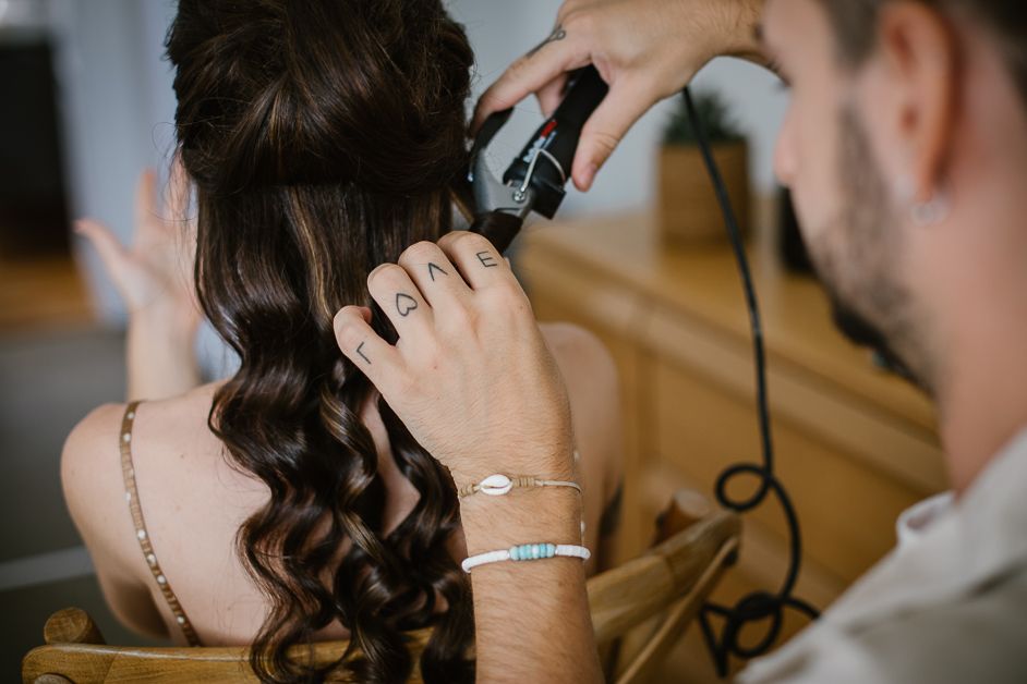 coiffure de la mariée photographiés par Niki Studio photographe de mariage et portrait à Aubagne en Provence