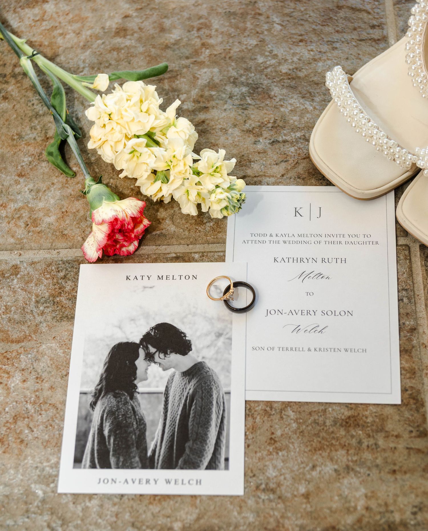 invitation and rings for a wedding