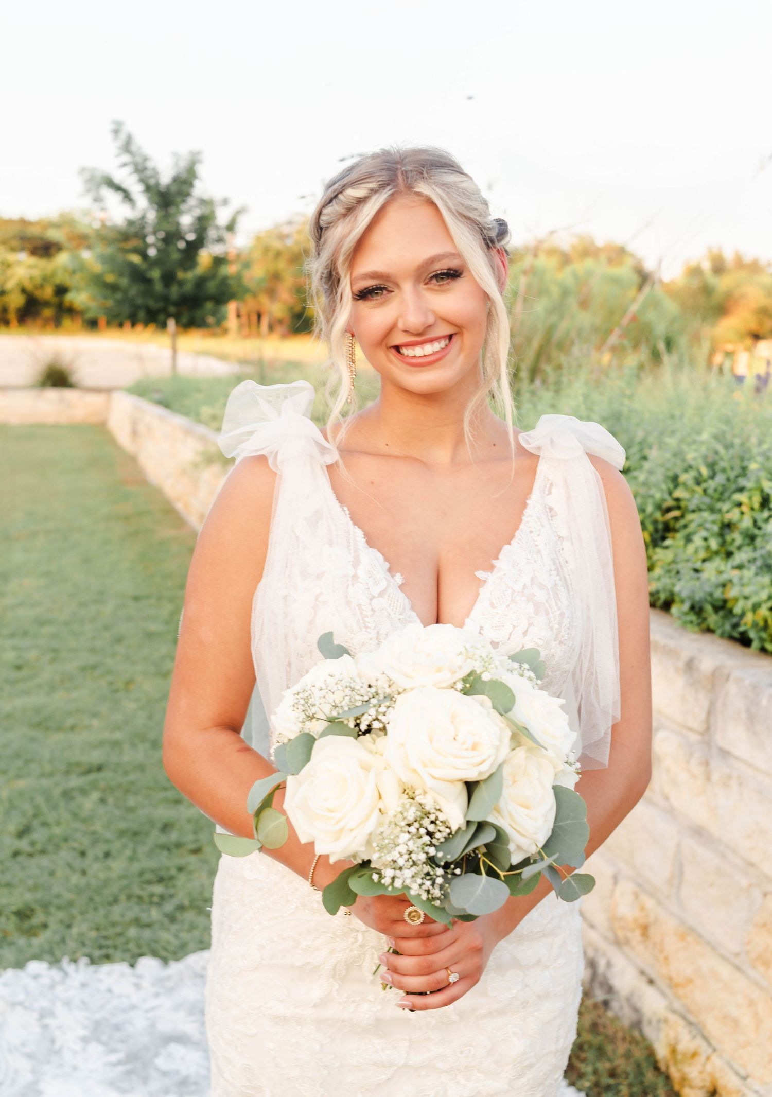 Bride in Waco TX holding bouquet Wolfe Florist