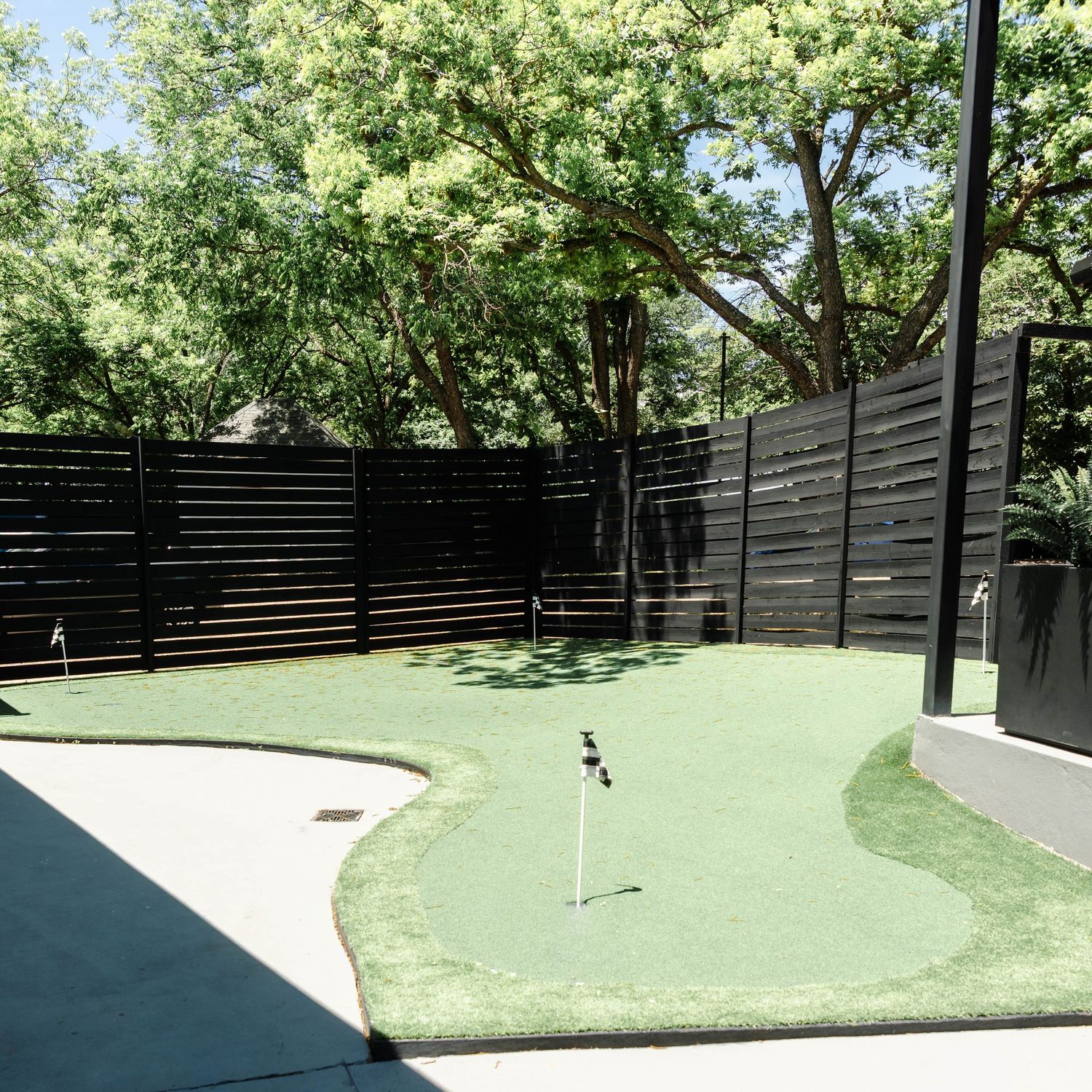 putting green at groom suite