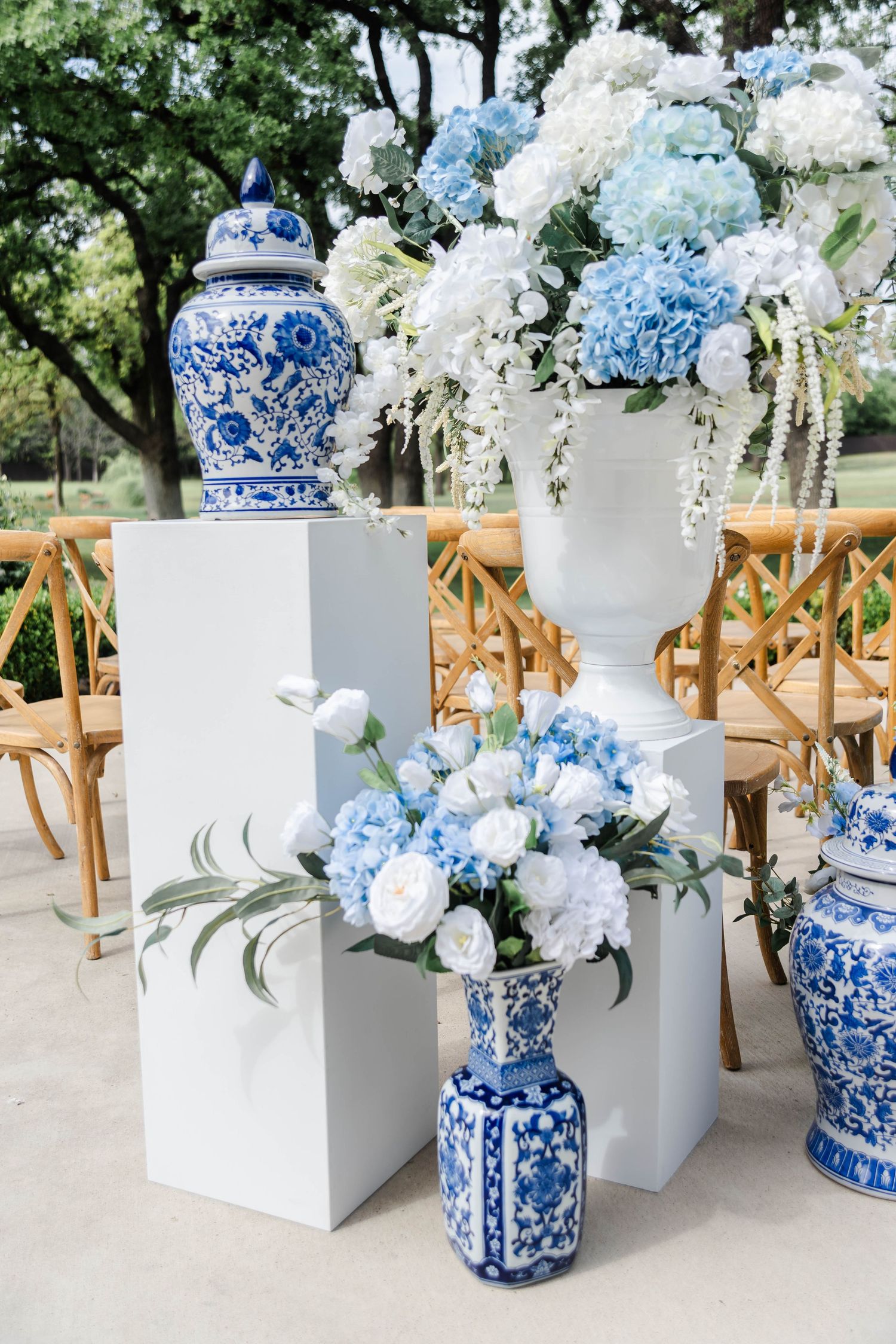 pottery at the left side of the ceremony
