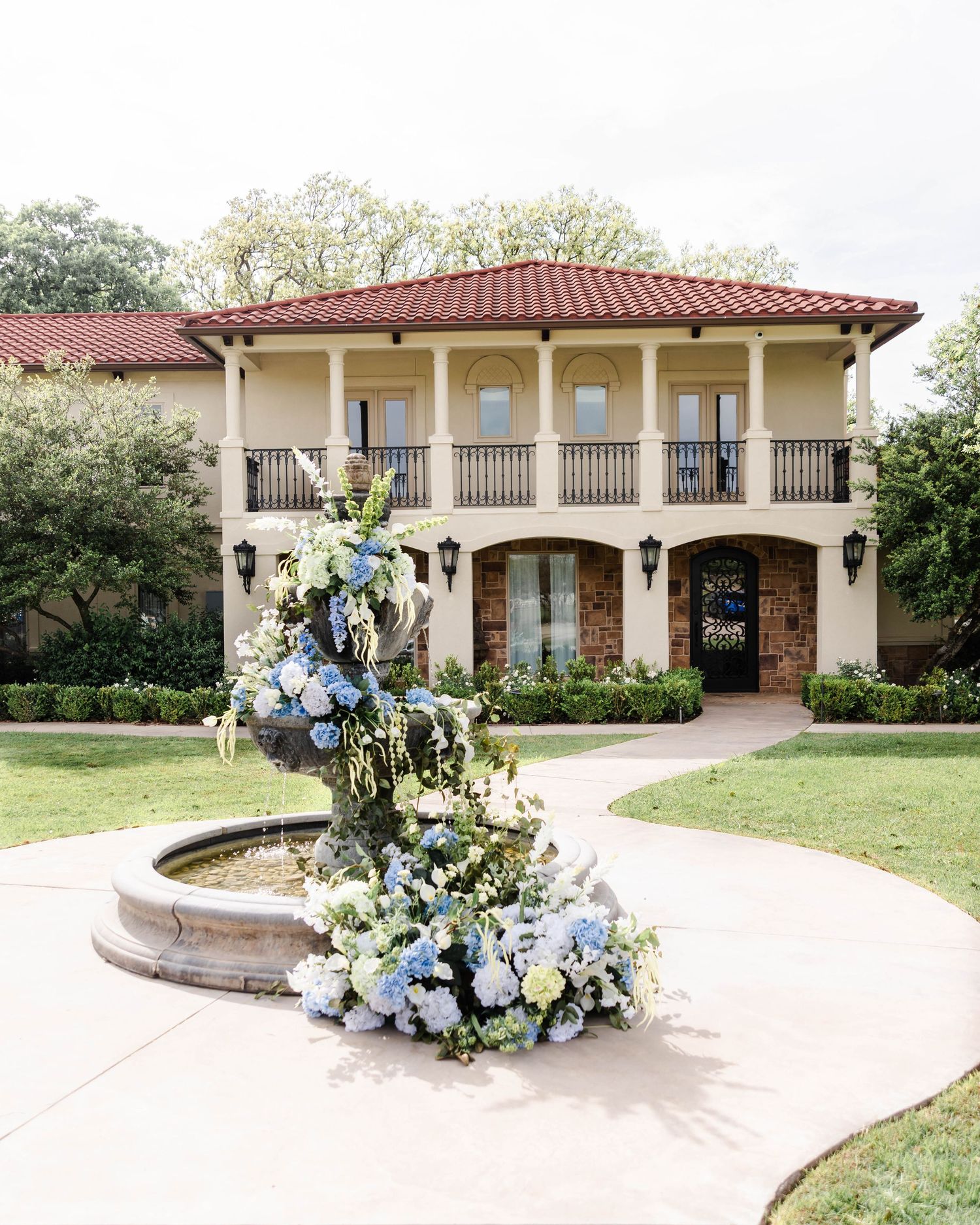 Venue view of fountain florals