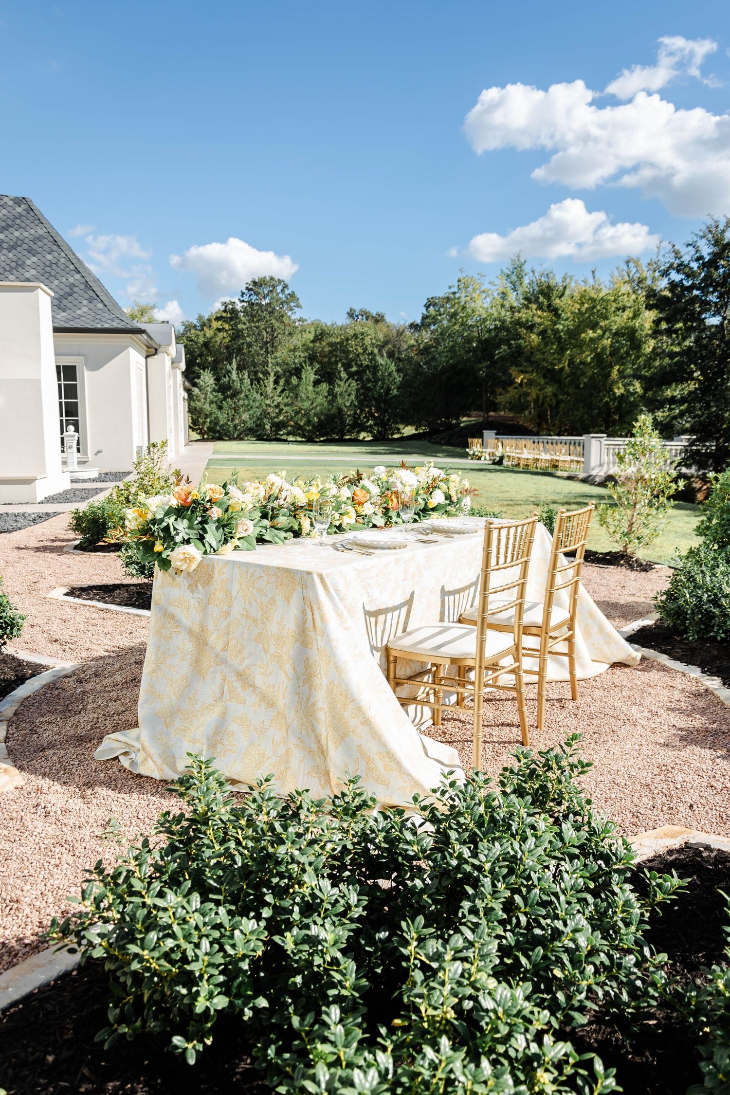 sweetheart table set up outside