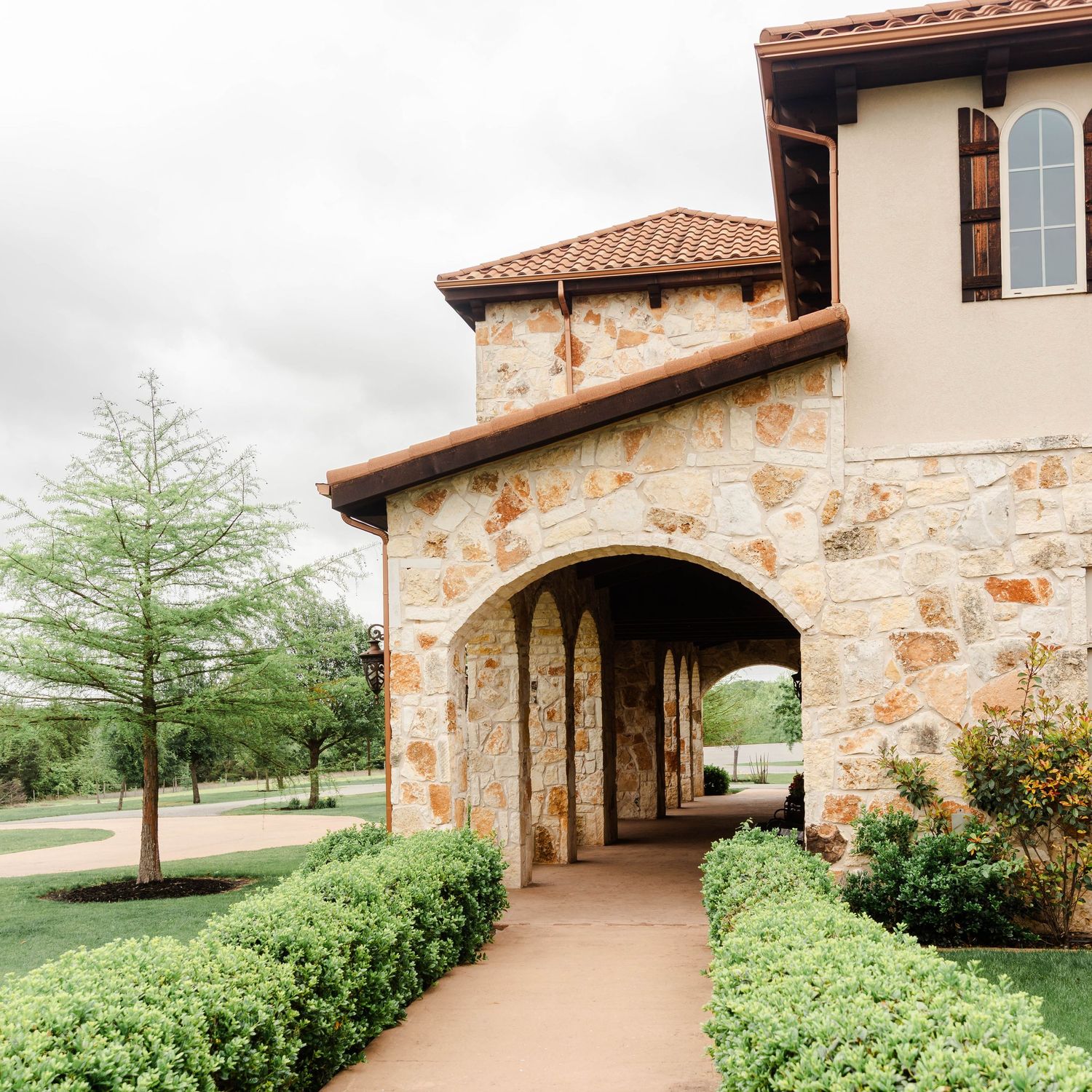 archway tunnel at tuscany hill venue