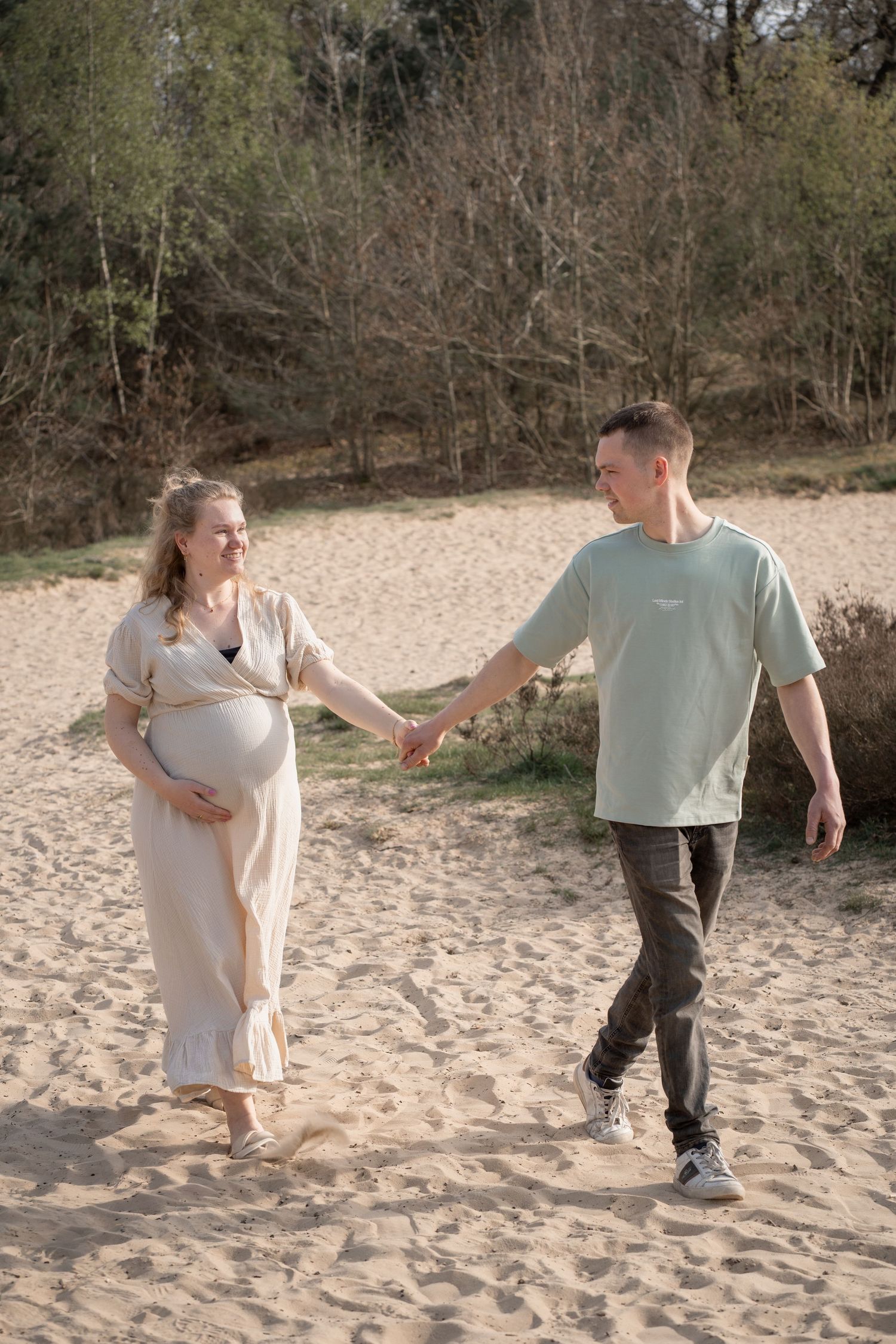 natural pregnancy photography candid