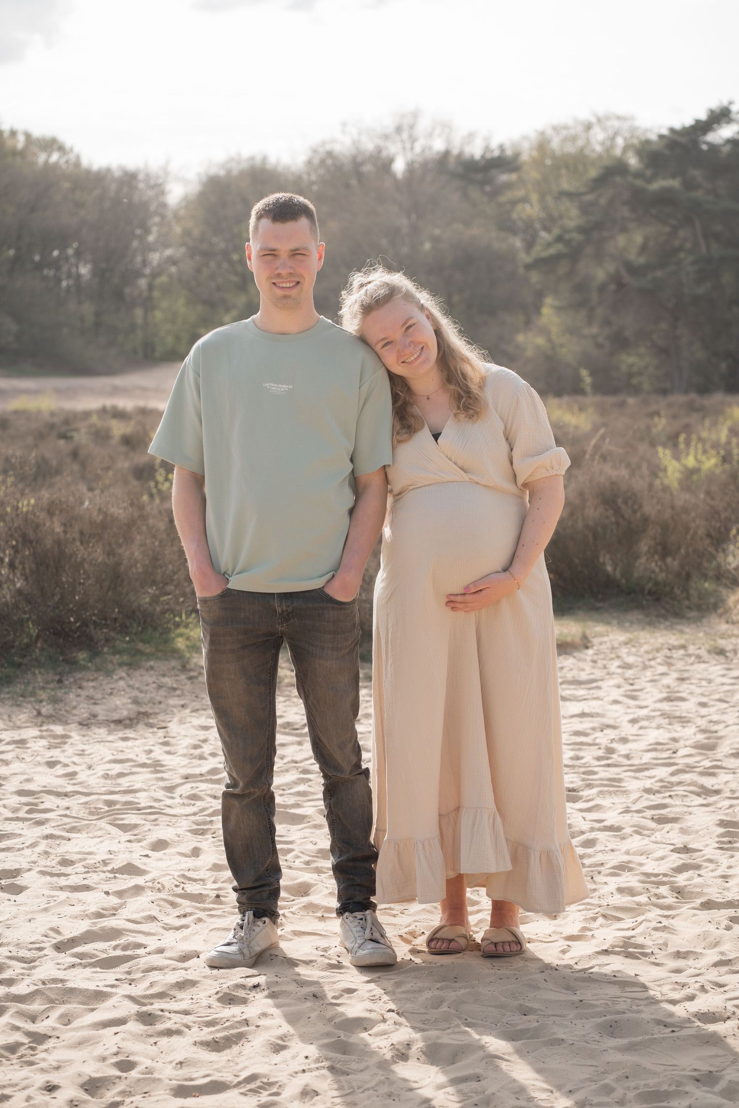 light soft maternity session outdoor