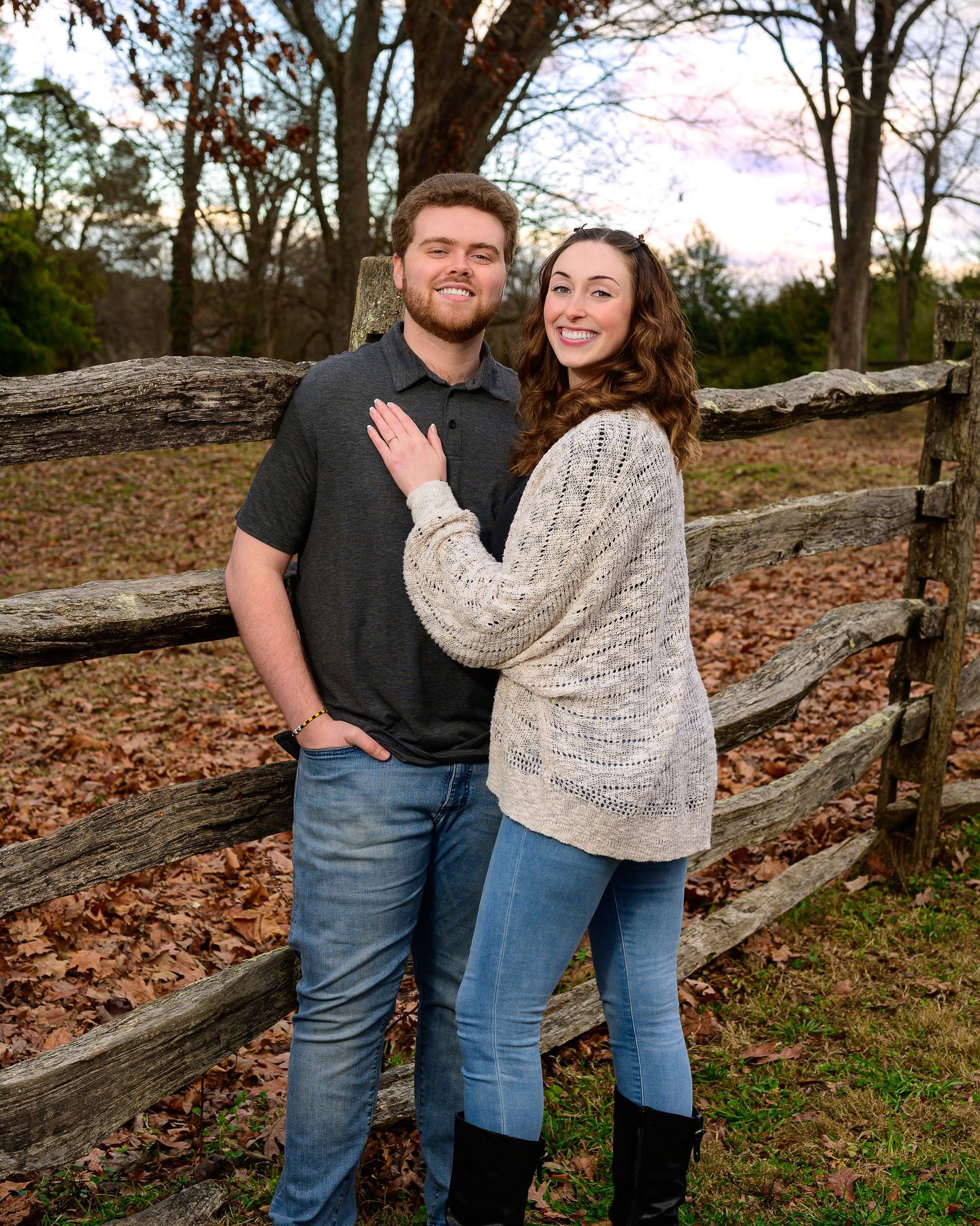 Engagement photographer Yorktown, couples, romantic photo sessions, Christmas sessions, creative, Williamsburg