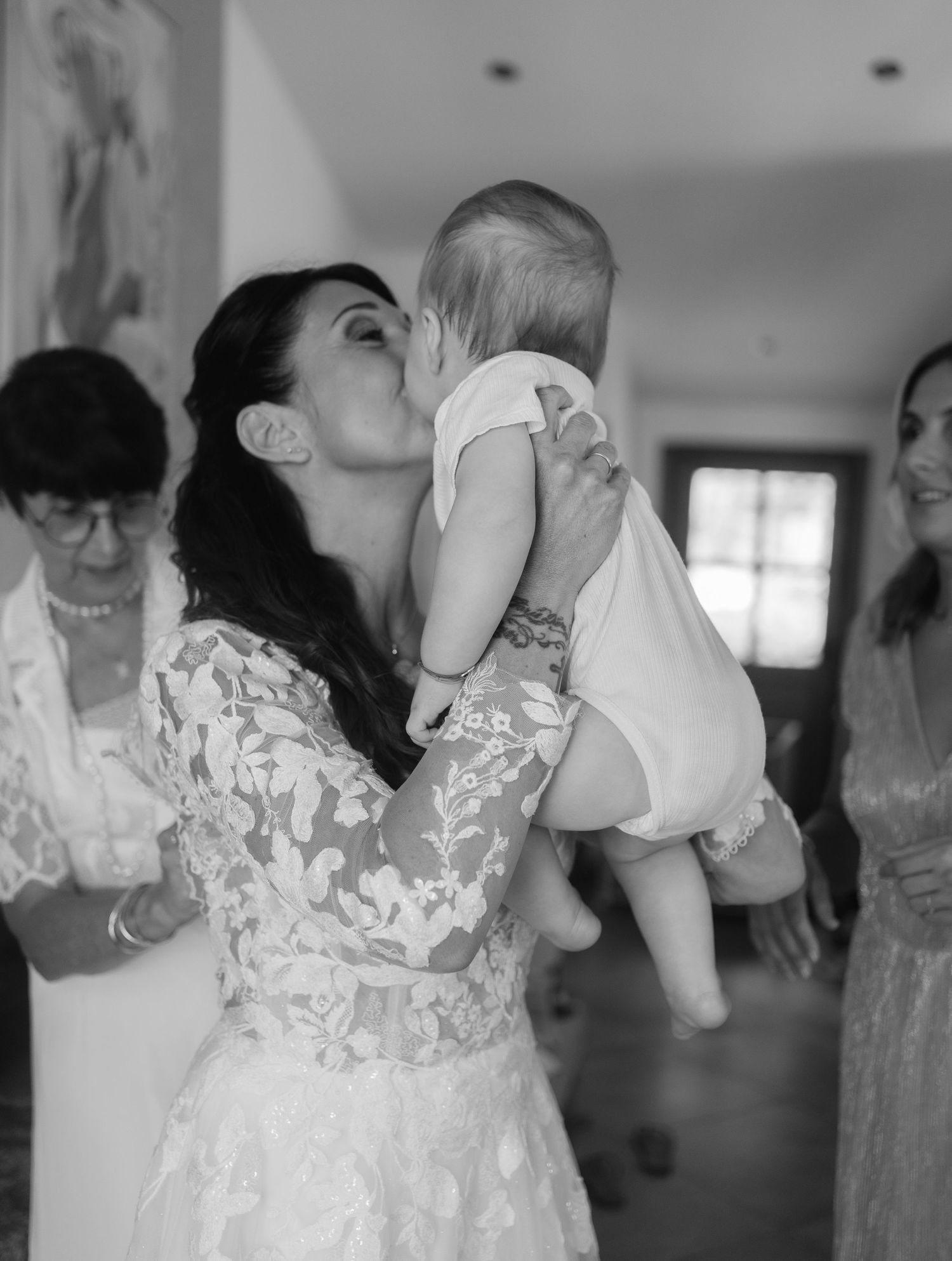 Des moments forts lors des préparatifs de la mariée.