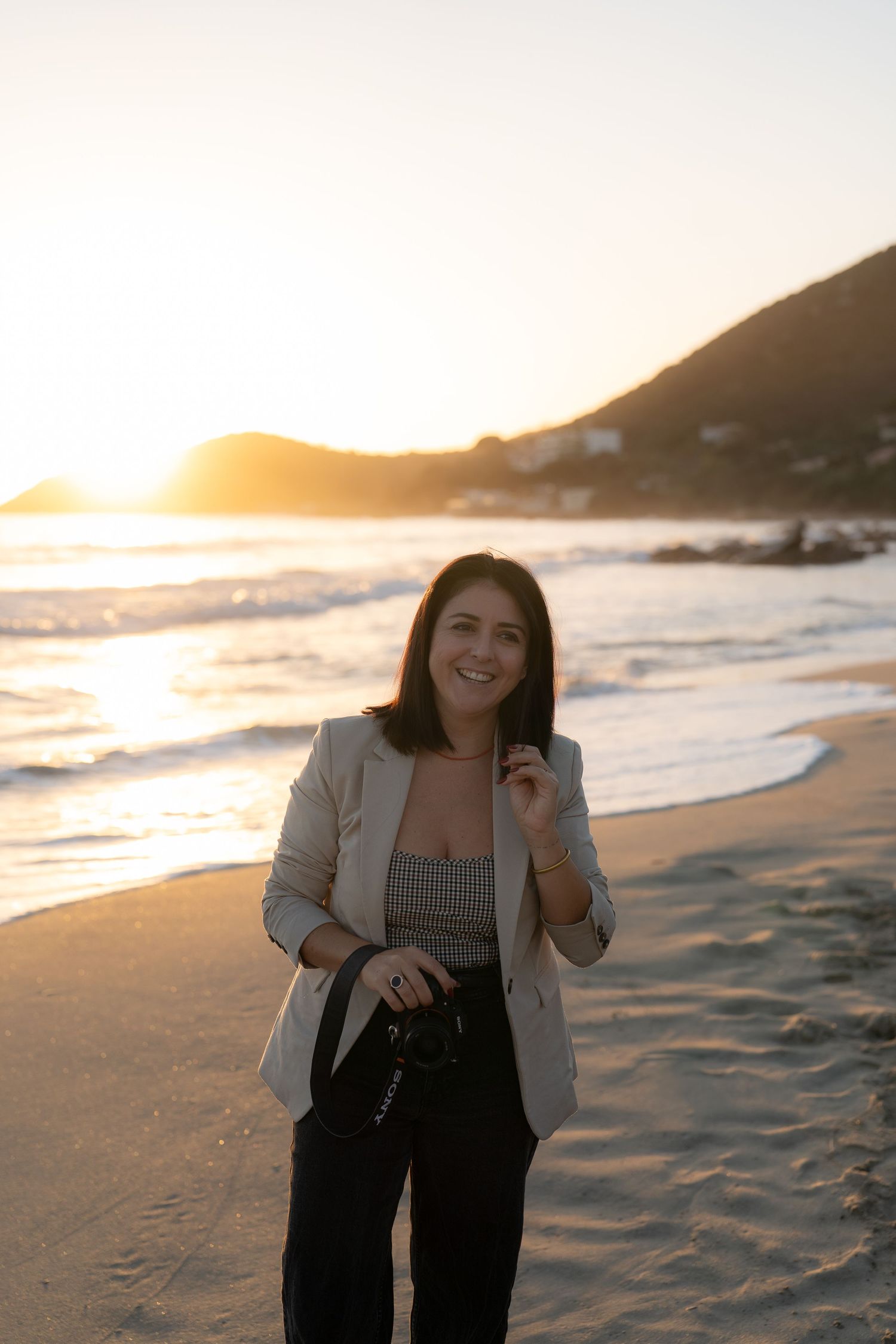Le golden hour et moi-meme sur une plage des sanguinaires à Ajaccio.