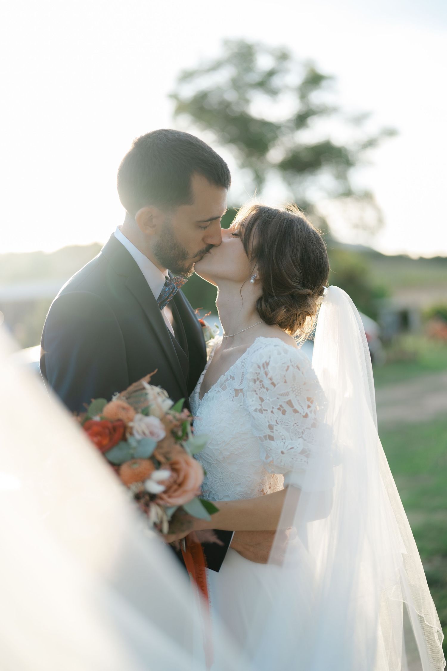 Une photo romantique avec la lumière de fin de journée.