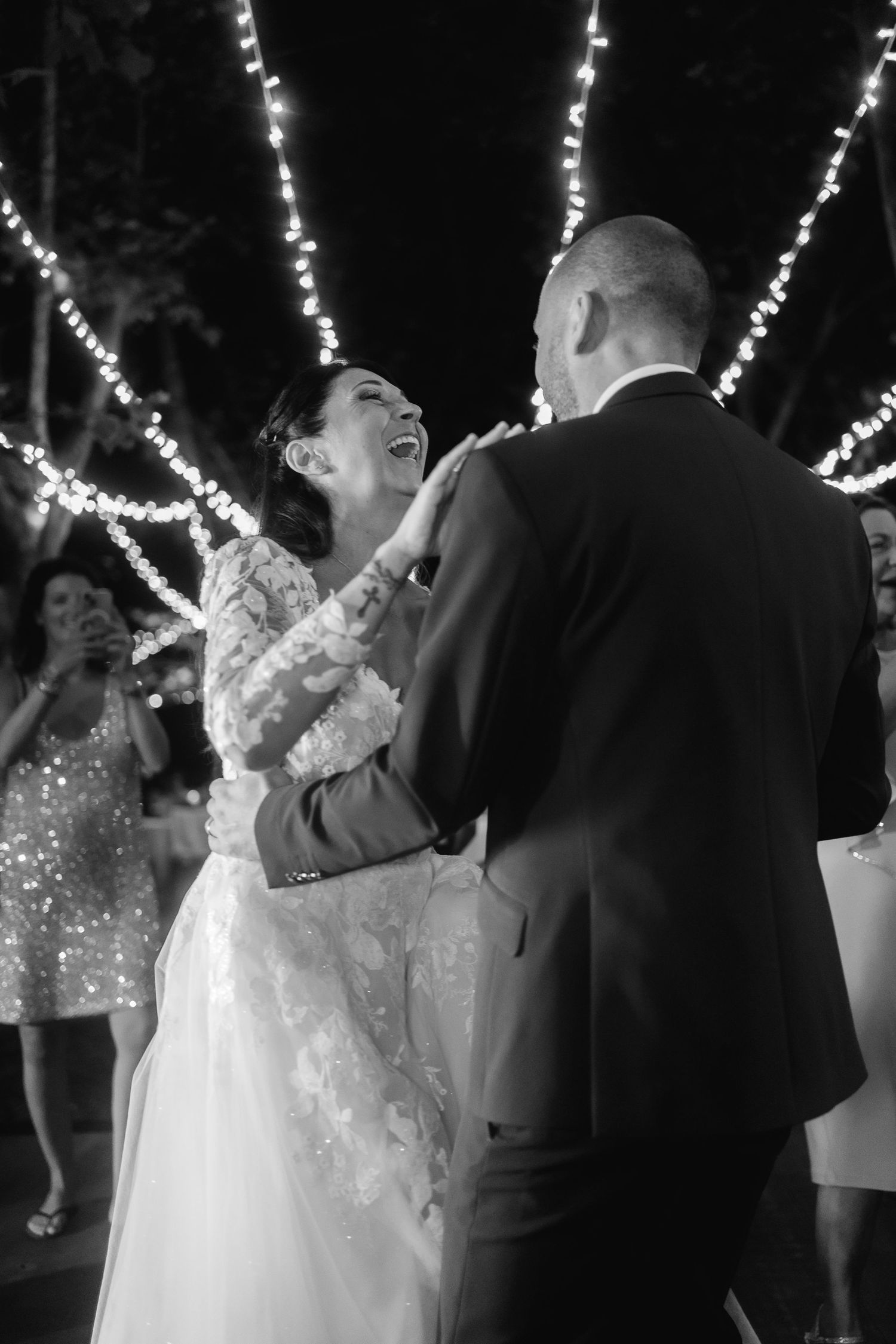 Une première danse romantique.