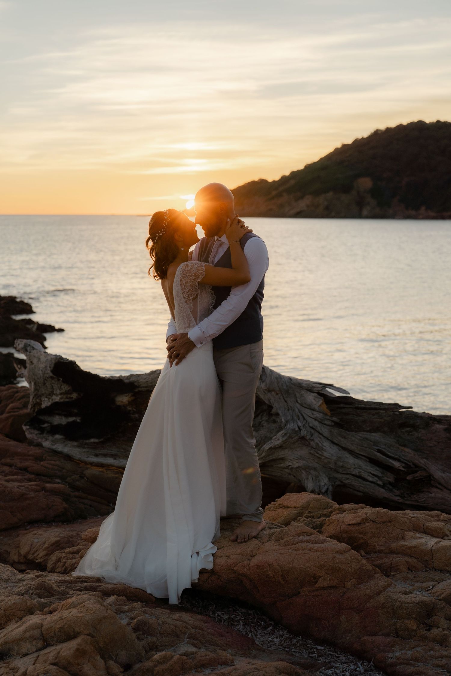 Marianne et Philippe durant un magnifique coucher de soleil à Carghjese.