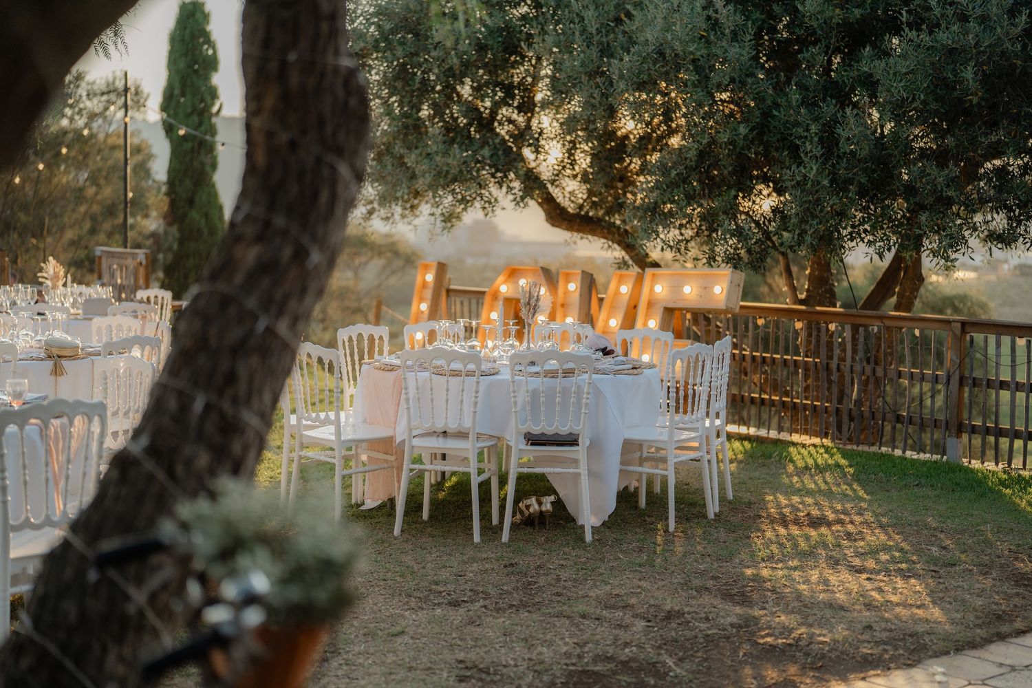 Un domaine élégant à la lumière dorée à Ajaccio.