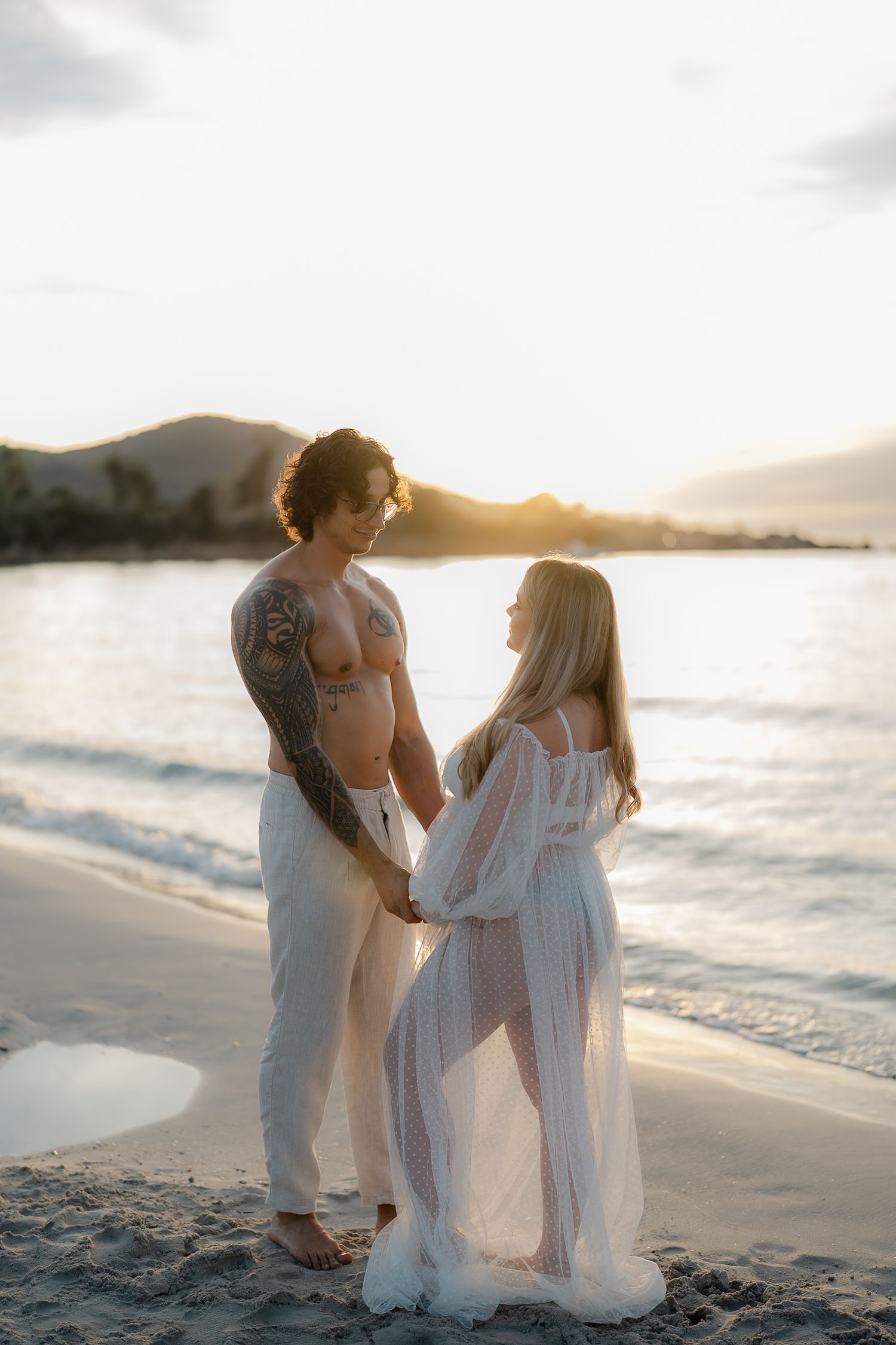 Un shooting romantique à la plage.