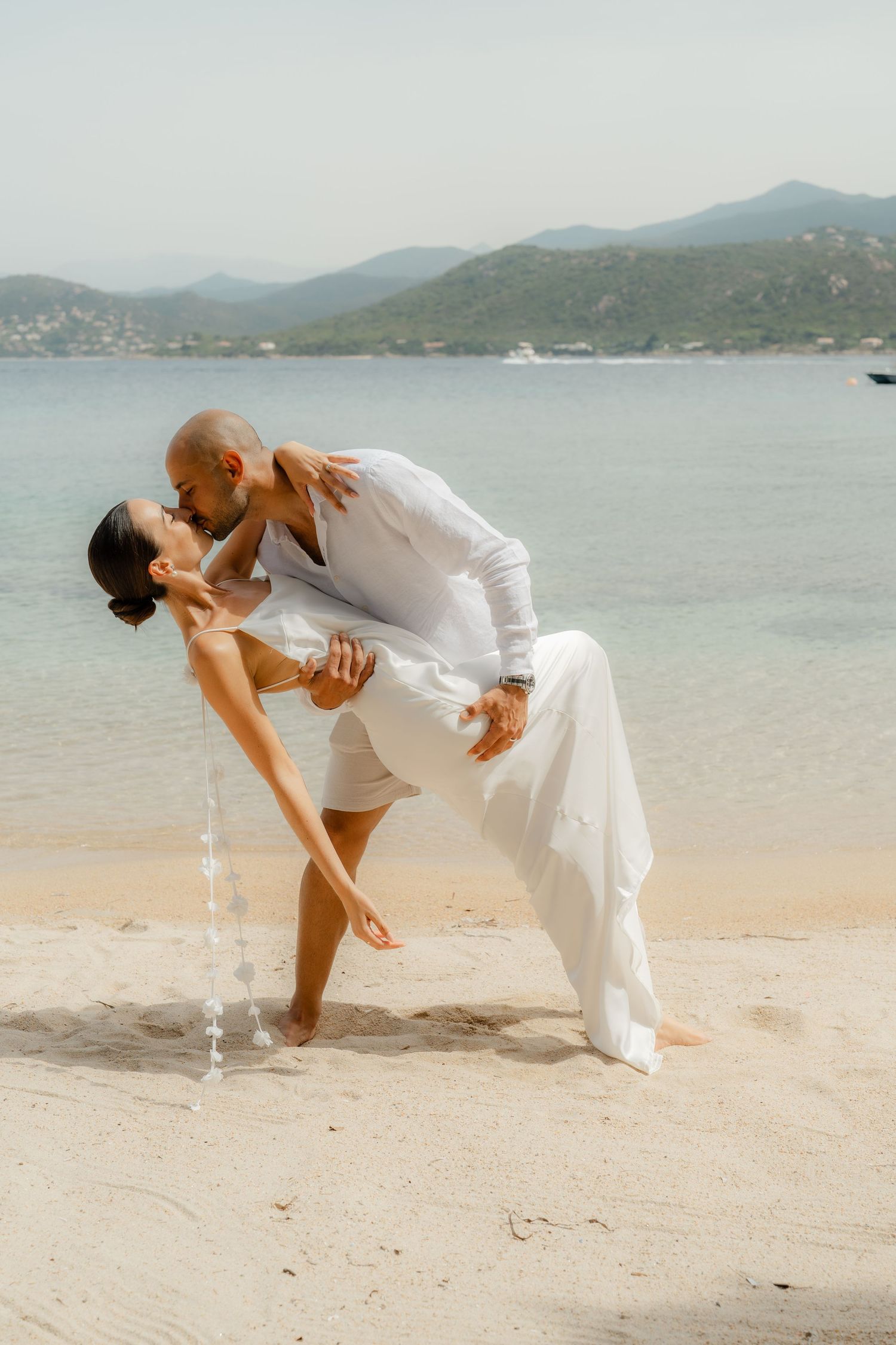 Un magnifique mariage au domaine de Lagnonu en Corse.
