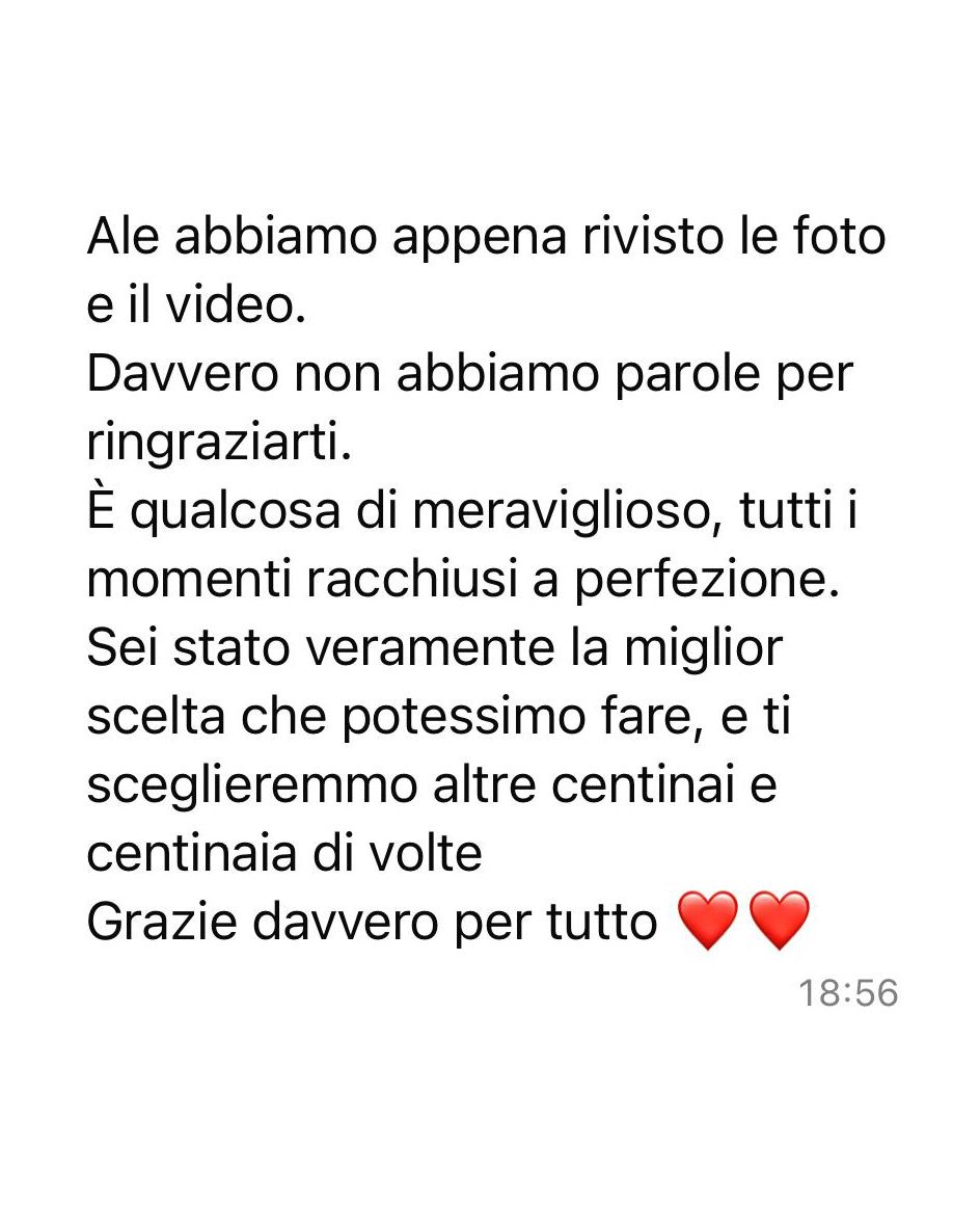 Customer feedback message in Italian praising photo and video quality with hearts.