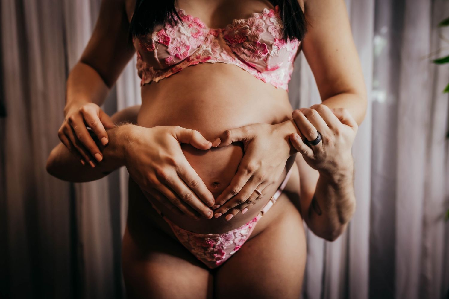 intimate maternity photos washington