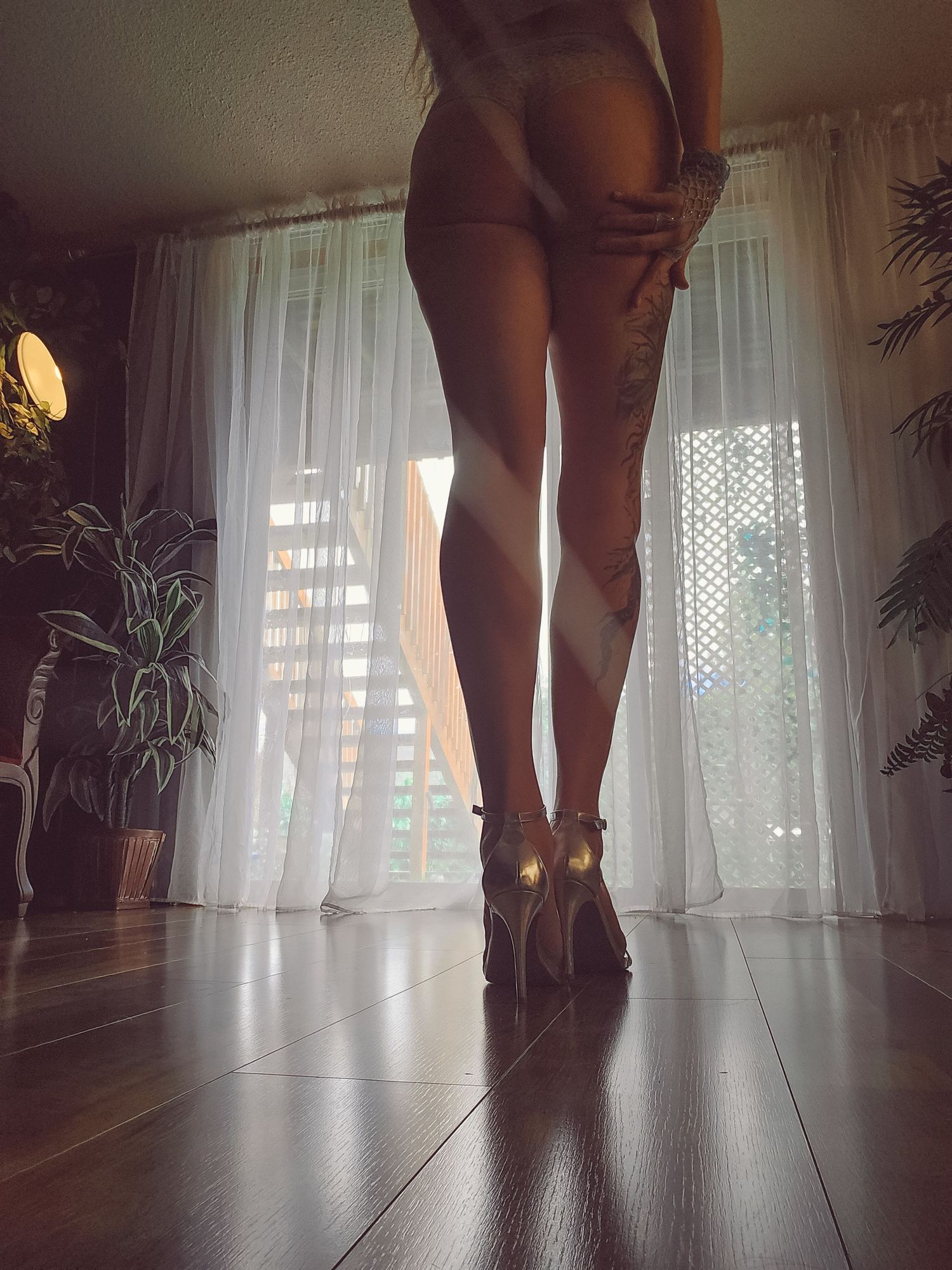 Ericka knows her own angles too. Strawberry Boudoir Photography selfies