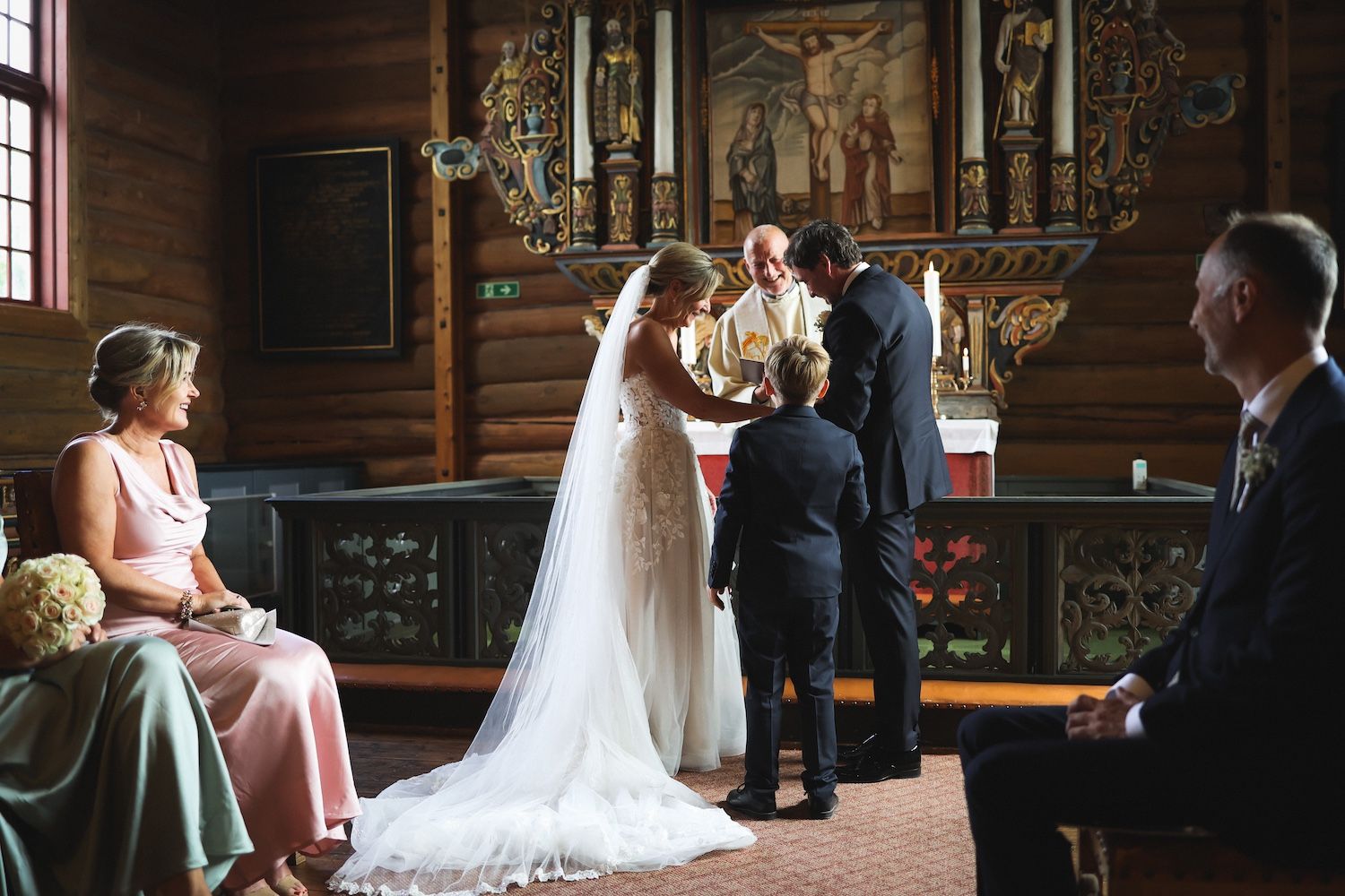 Marit-Andersen-Fotograf-Bryllup-oppdal-kirke