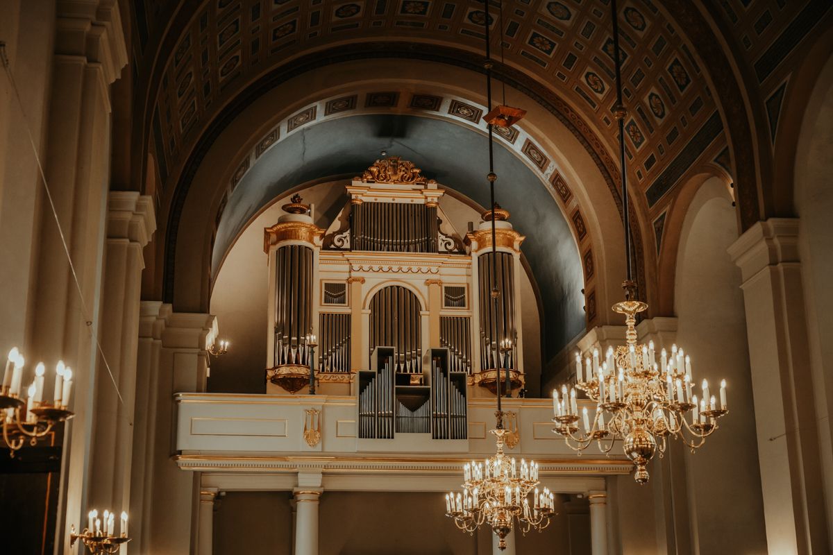 Vigsel i Sofia Albertina kyrka, Landskrona, med efterföljande fest på Maryhill Estate. Fotograferat av Grevholm Photography.
