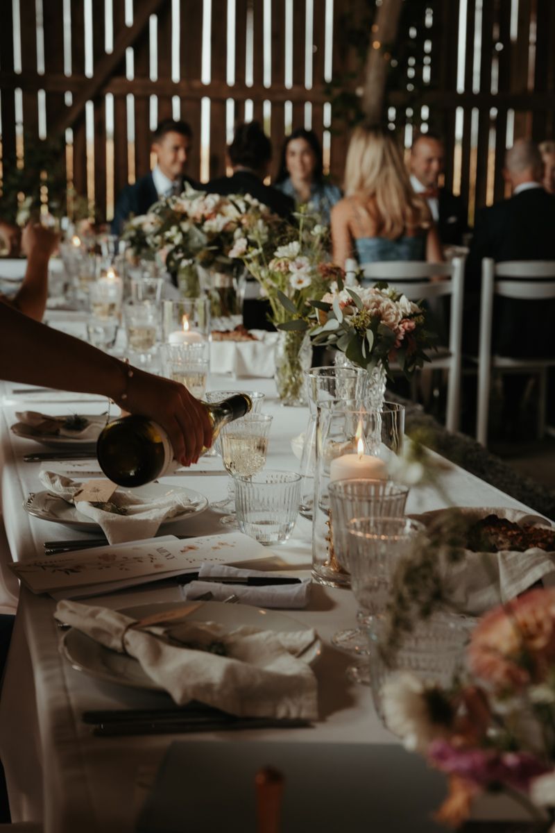Bröllopsmiddag på Näfstad loge, fotograferat av Grevholm Photography.