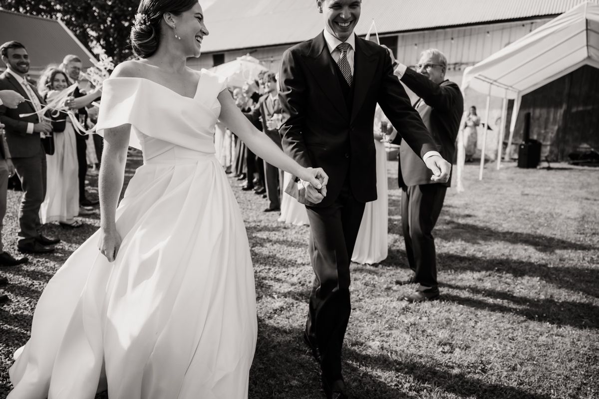 Mingel på ett bröllop på Näfstad loge, fotograferat av Grevholm Photography.