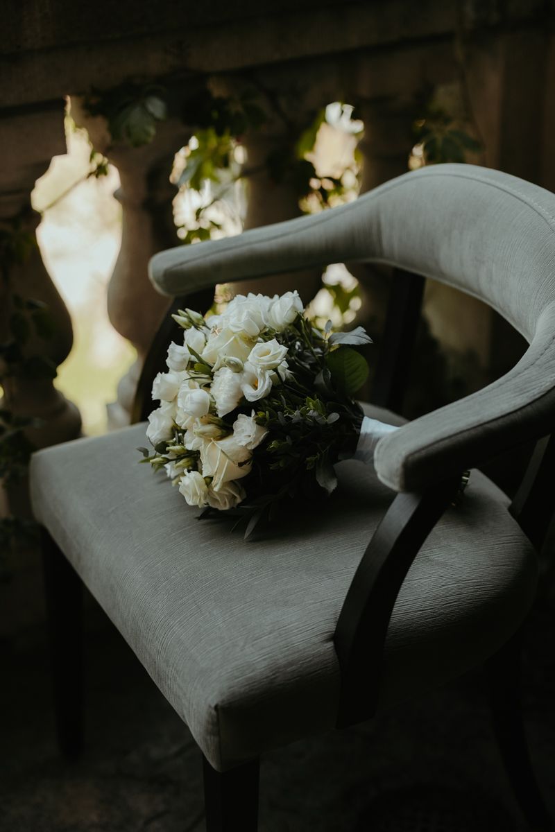 Förberedelser på slottet inför ett bröllop på Maryhill Estate fotograferat av Grevholm Photography.