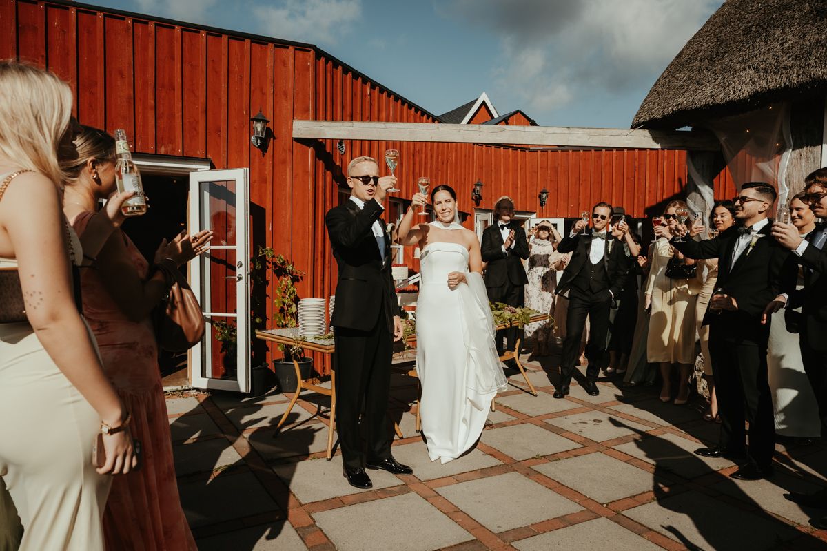 Sensommarbröllop i september på Arilds Vingård fotograferat av Grevholm Photography.