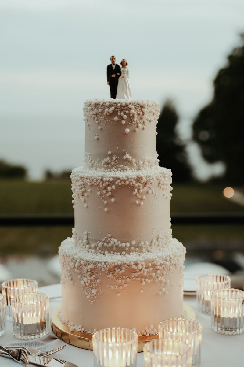 Bröllopstårta från Sockerdrömmar på ett sommarbröllop på Maryhill Estate fotograferat av Grevholm Photography.