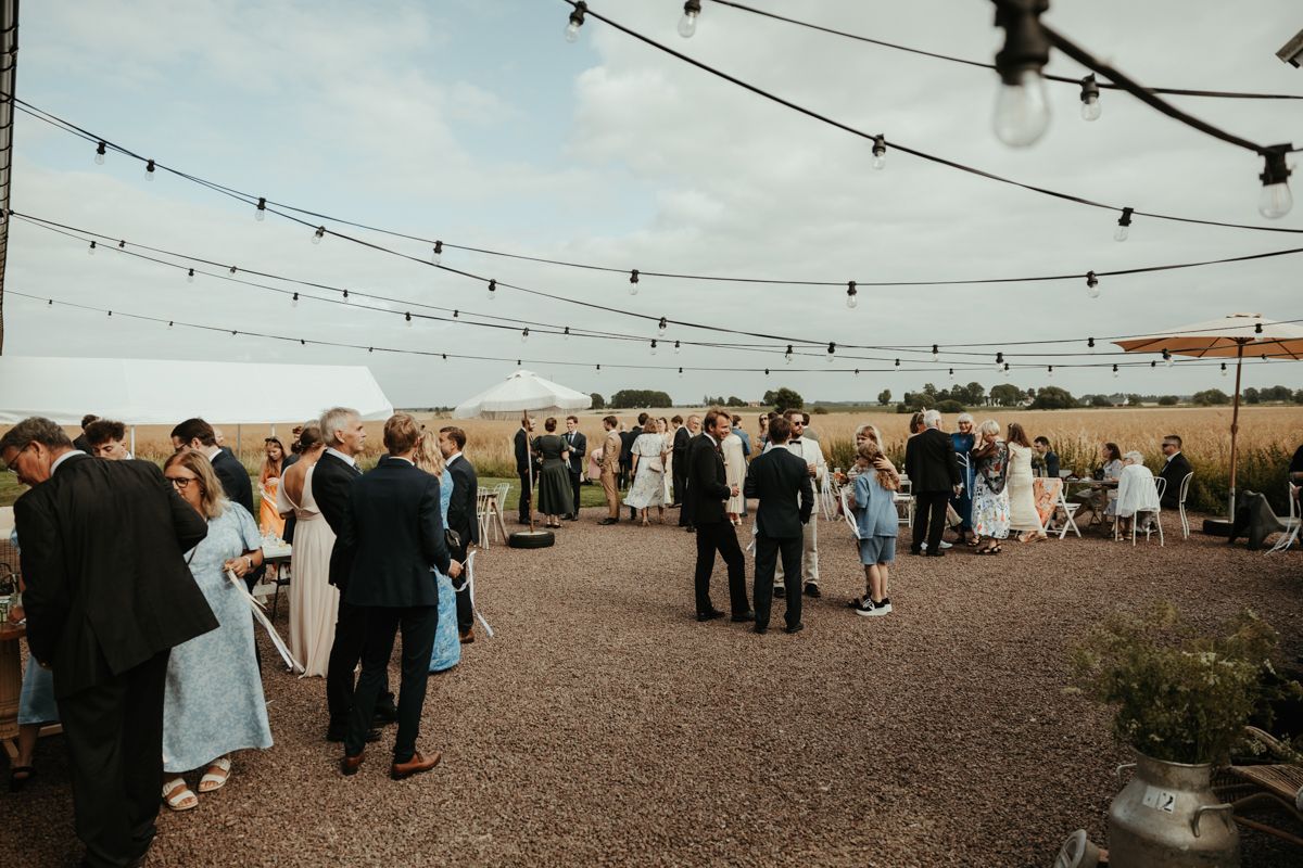Mingel på ett bröllop på Näfstad loge, fotograferat av Grevholm Photography.
