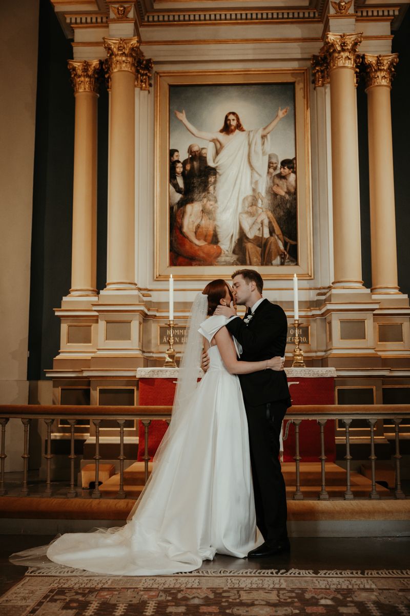 Vigsel i Sofia Albertina kyrka, Landskrona, med efterföljande fest på Maryhill Estate. Fotograferat av Grevholm Photography.