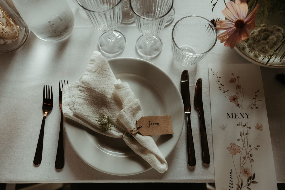 Näfstad loge dukad inför ett bröllop, fotograferat av Grevholm Photography.