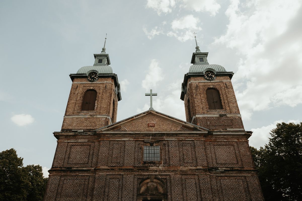 Vigsel i Sofia Albertina kyrka, Landskrona, med efterföljande fest på Maryhill Estate. Fotograferat av Grevholm Photography.
