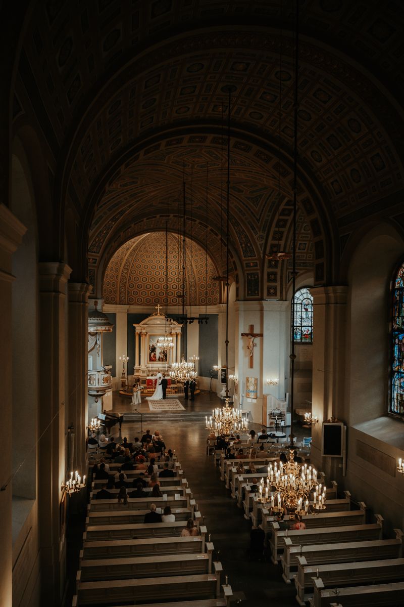 Vigsel i Sofia Albertina kyrka, Landskrona, med efterföljande fest på Maryhill Estate. Fotograferat av Grevholm Photography.
