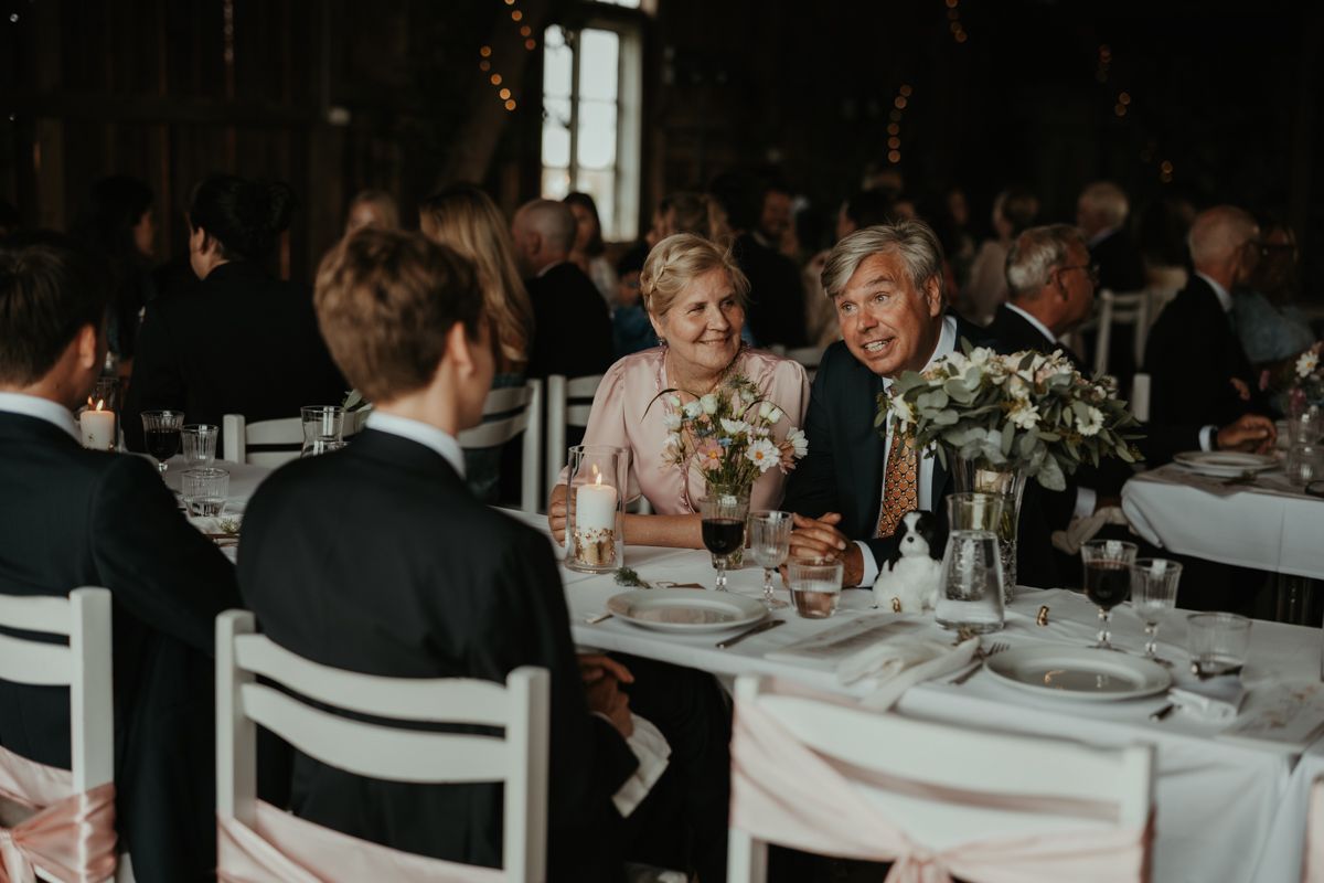Bröllopsmiddag på Näfstad loge, fotograferat av Grevholm Photography.