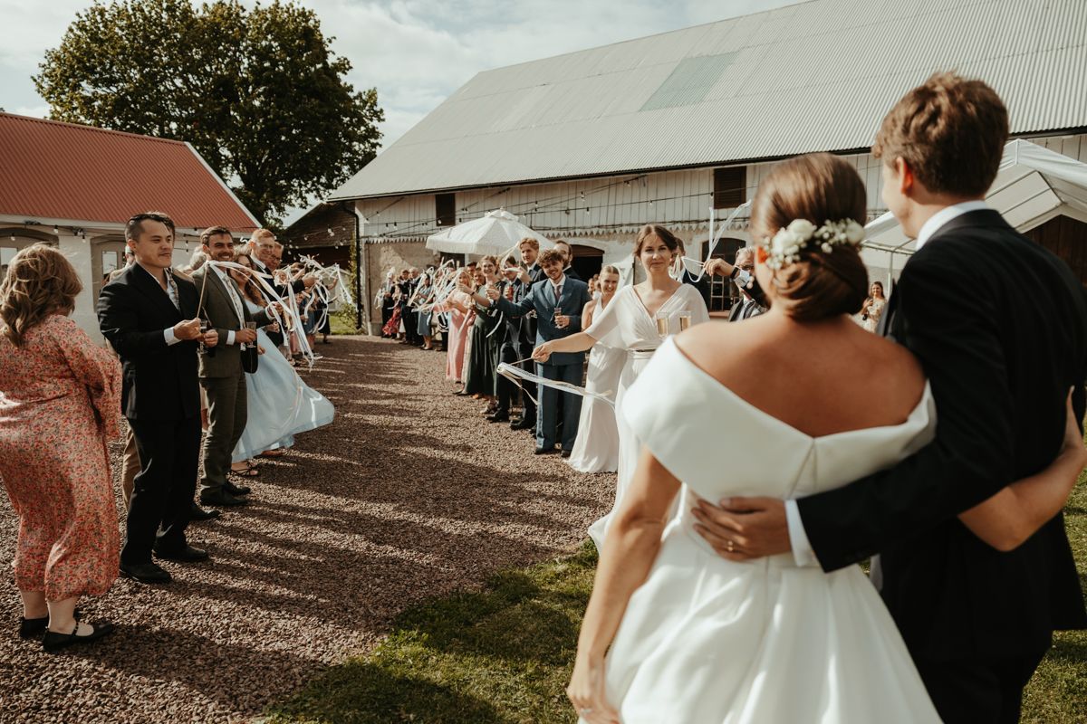 Mingel på ett bröllop på Näfstad loge, fotograferat av Grevholm Photography.