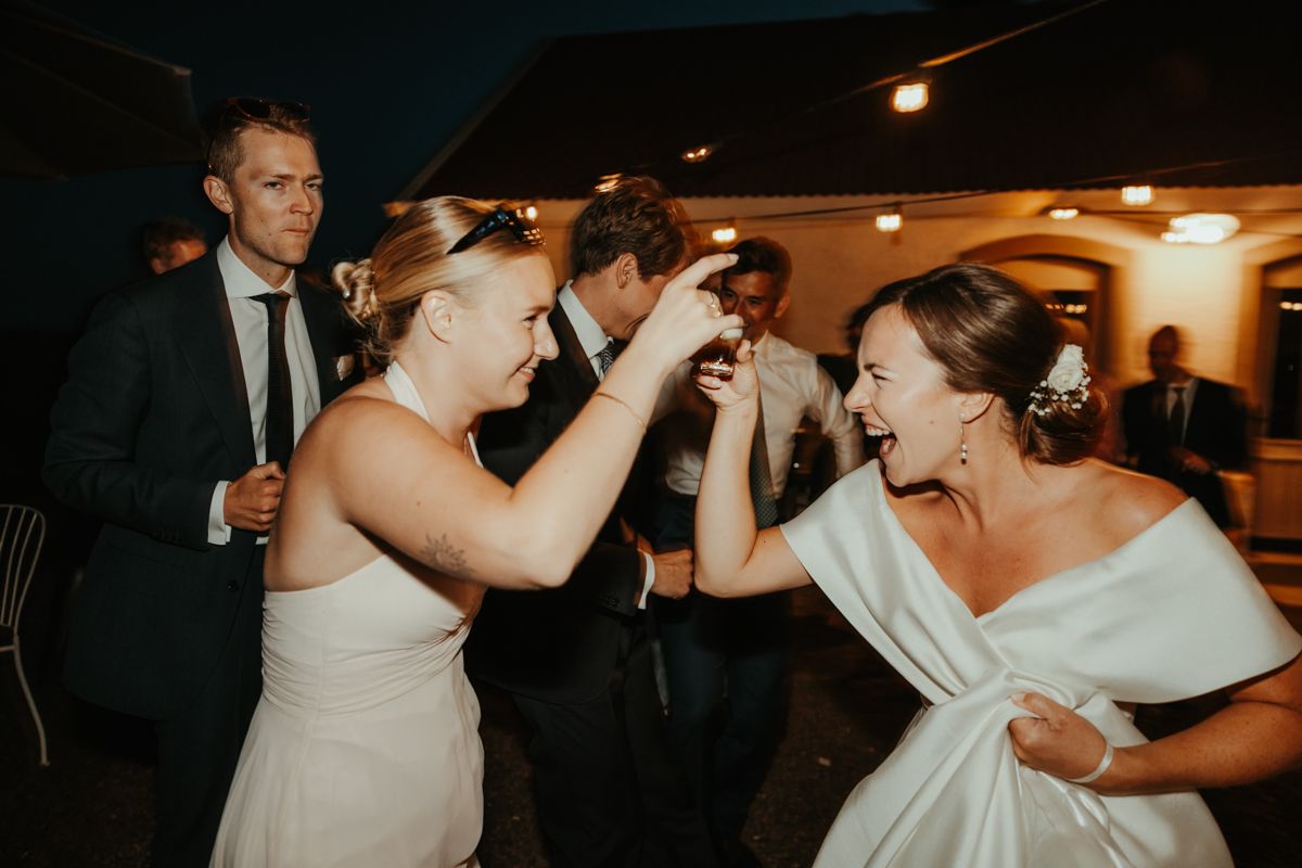Bröllopsfest på Näfstad loge, fotograferat av Grevholm Photography.