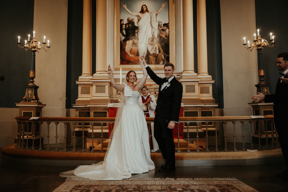 Vigsel i Sofia Albertina kyrka, Landskrona, med efterföljande fest på Maryhill Estate. Fotograferat av Grevholm Photography.