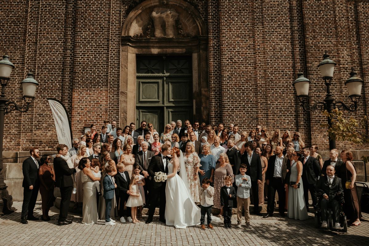 Vigsel i Sofia Albertina kyrka, Landskrona, med efterföljande fest på Maryhill Estate. Fotograferat av Grevholm Photography.