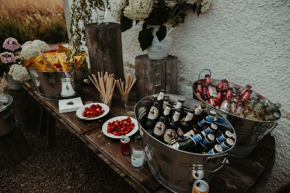 Mingel på ett bröllop på Näfstad loge, fotograferat av Grevholm Photography.